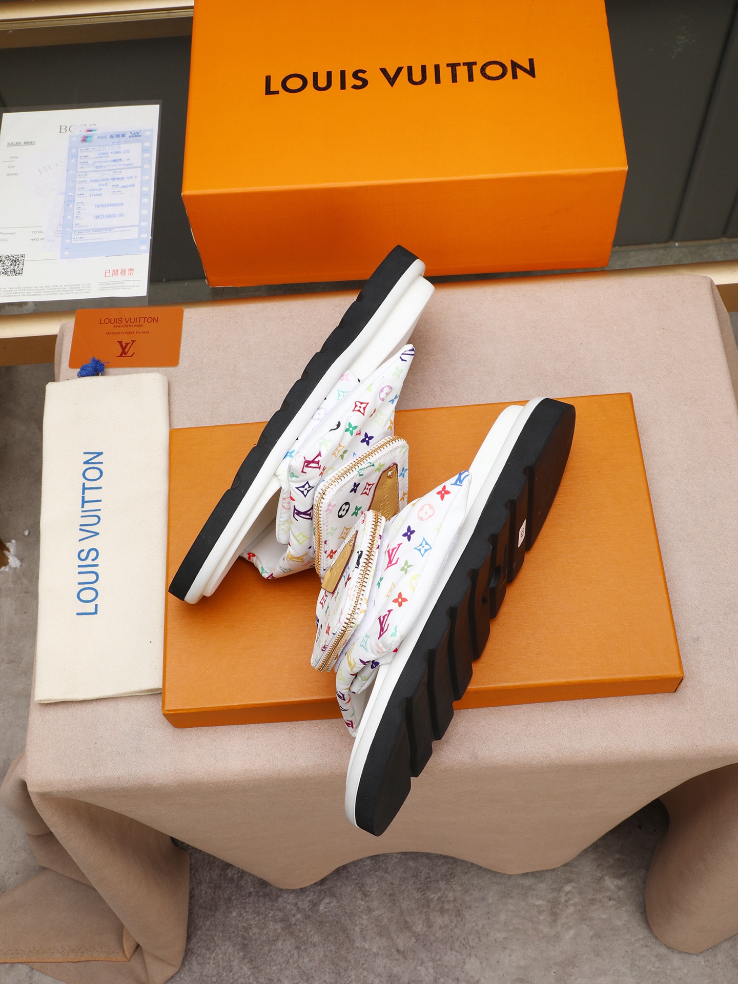 LV 高仿 男款 Monogram白彩印花休閒拖鞋 清爽輕奢風 夏季款| 10 LV 高仿 男款 Monogram白彩印花休閒拖鞋 清爽輕奢風 夏季款
