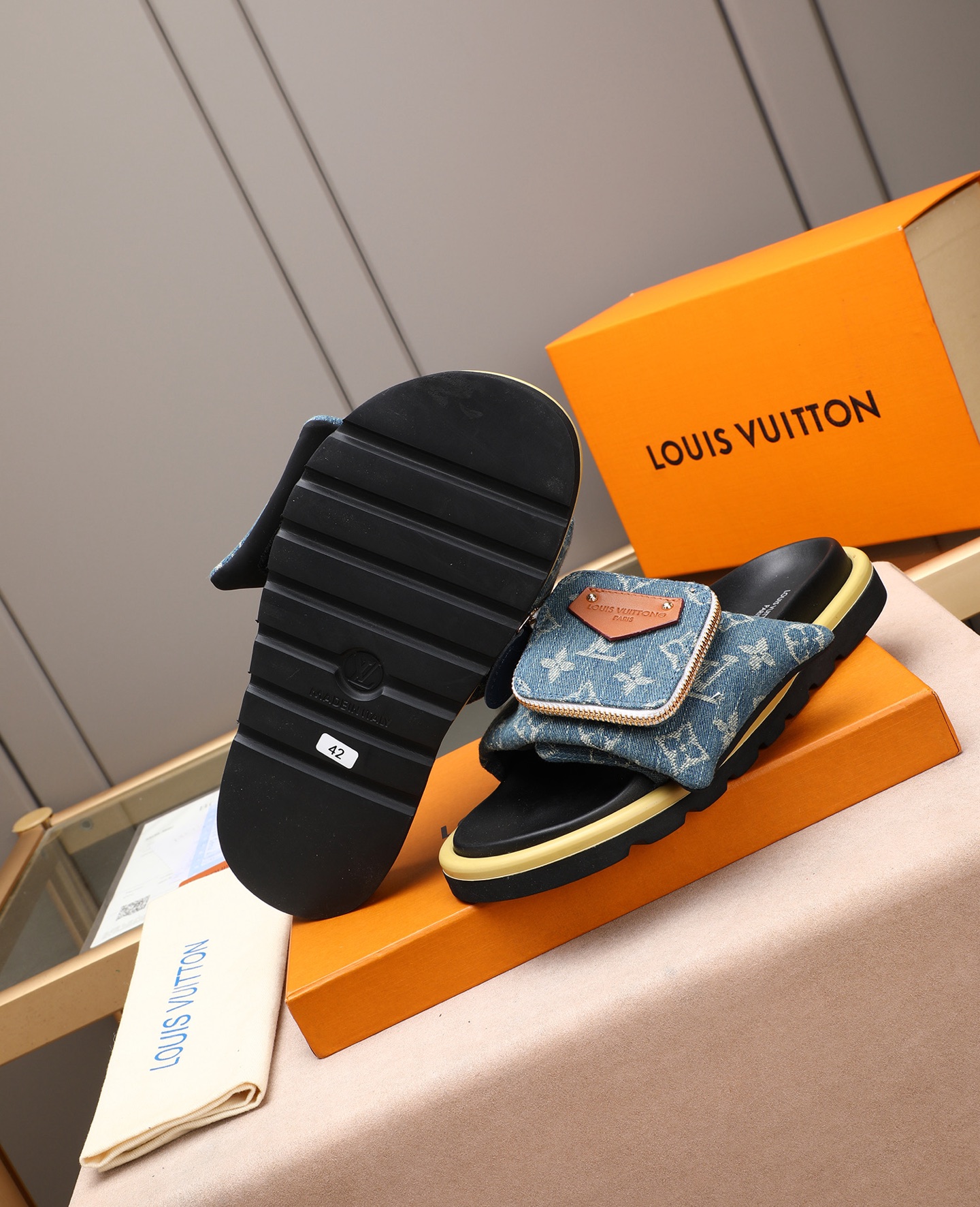 LV 一比一 男款 丹寧Monogram口袋拖鞋 牛仔藍設計 潮流個性款| 13 LV 一比一 男款 丹寧Monogram口袋拖鞋 牛仔藍設計 潮流個性款