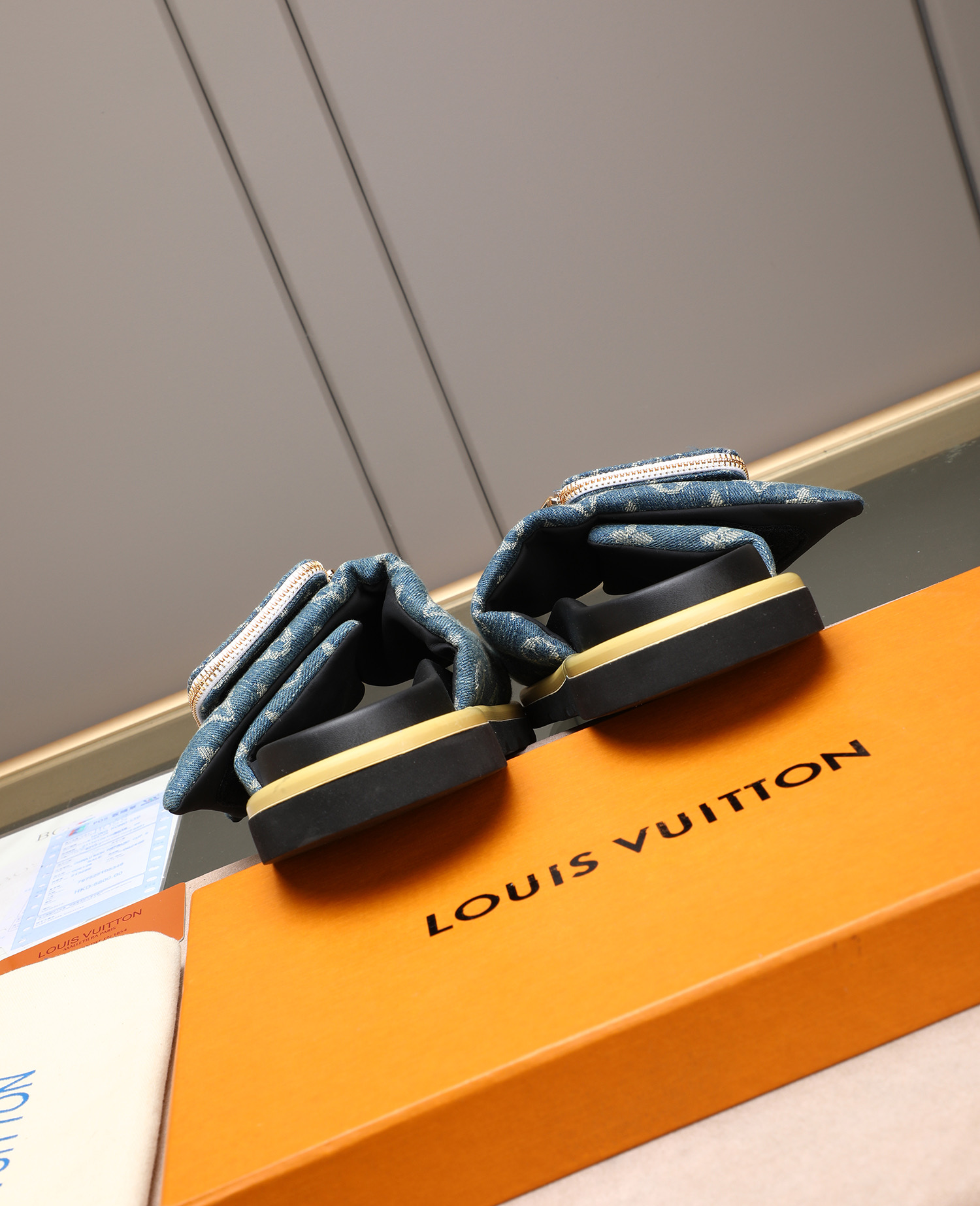LV 一比一 男款 丹寧Monogram口袋拖鞋 牛仔藍設計 潮流個性款| 11 LV 一比一 男款 丹寧Monogram口袋拖鞋 牛仔藍設計 潮流個性款