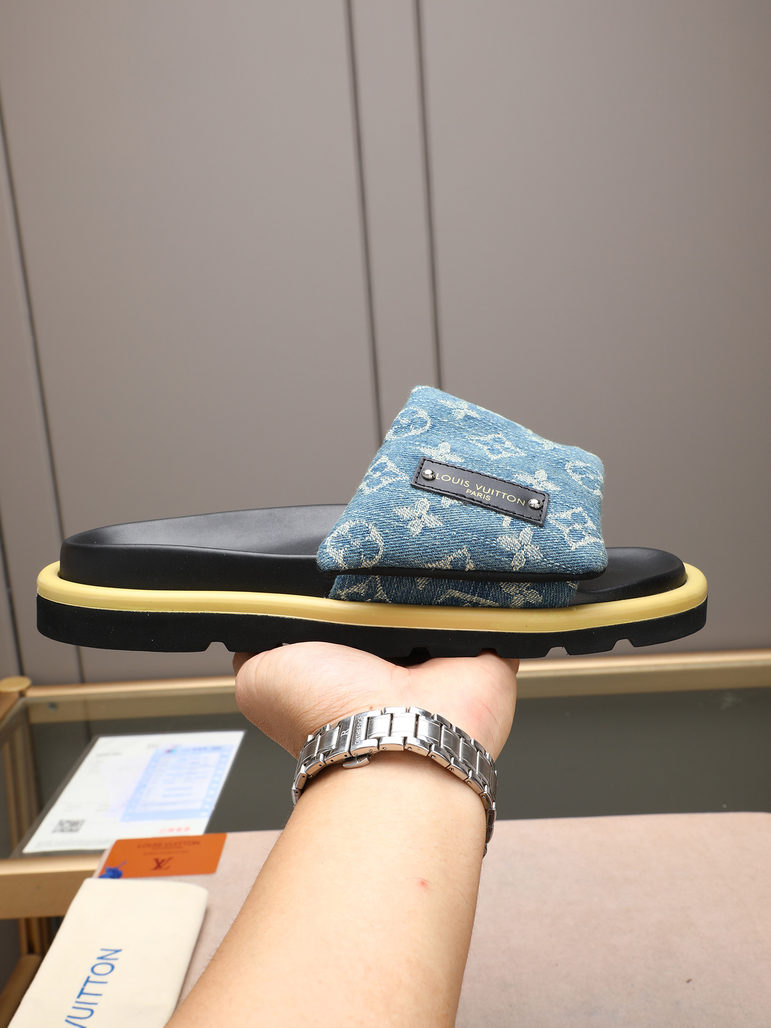 LV 一比一 男款 丹寧藍Monogram拖鞋 牛仔風設計 潮流百搭款| 6 LV 一比一 男款 丹寧藍Monogram拖鞋 牛仔風設計 潮流百搭款