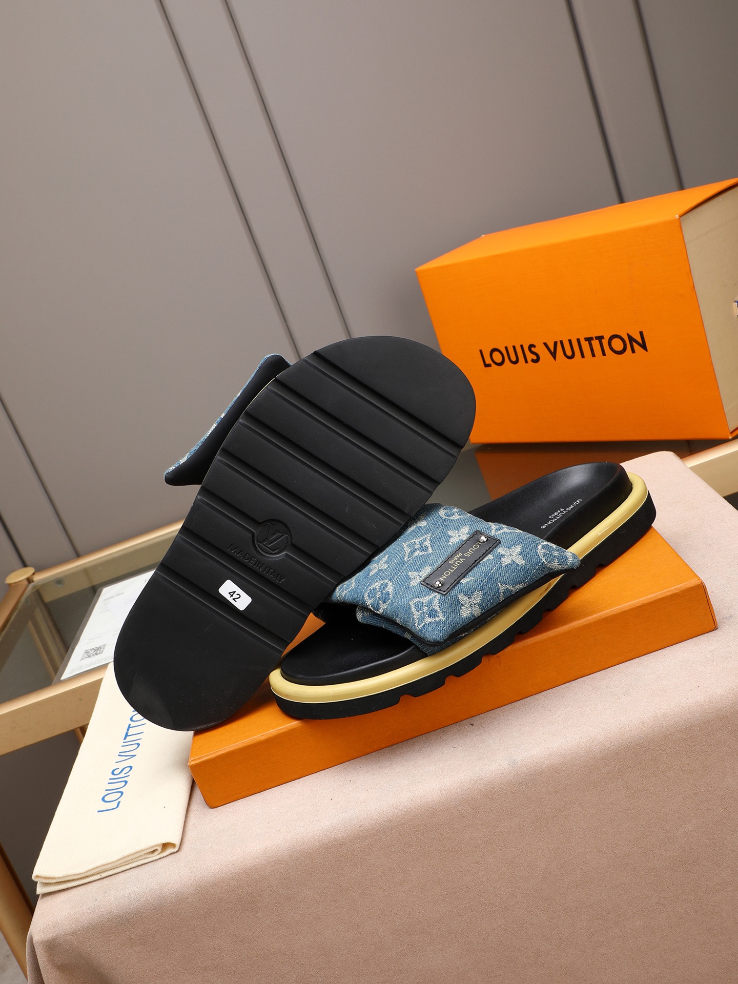 LV 一比一 男款 丹寧藍Monogram拖鞋 牛仔風設計 潮流百搭款| 13 LV 一比一 男款 丹寧藍Monogram拖鞋 牛仔風設計 潮流百搭款