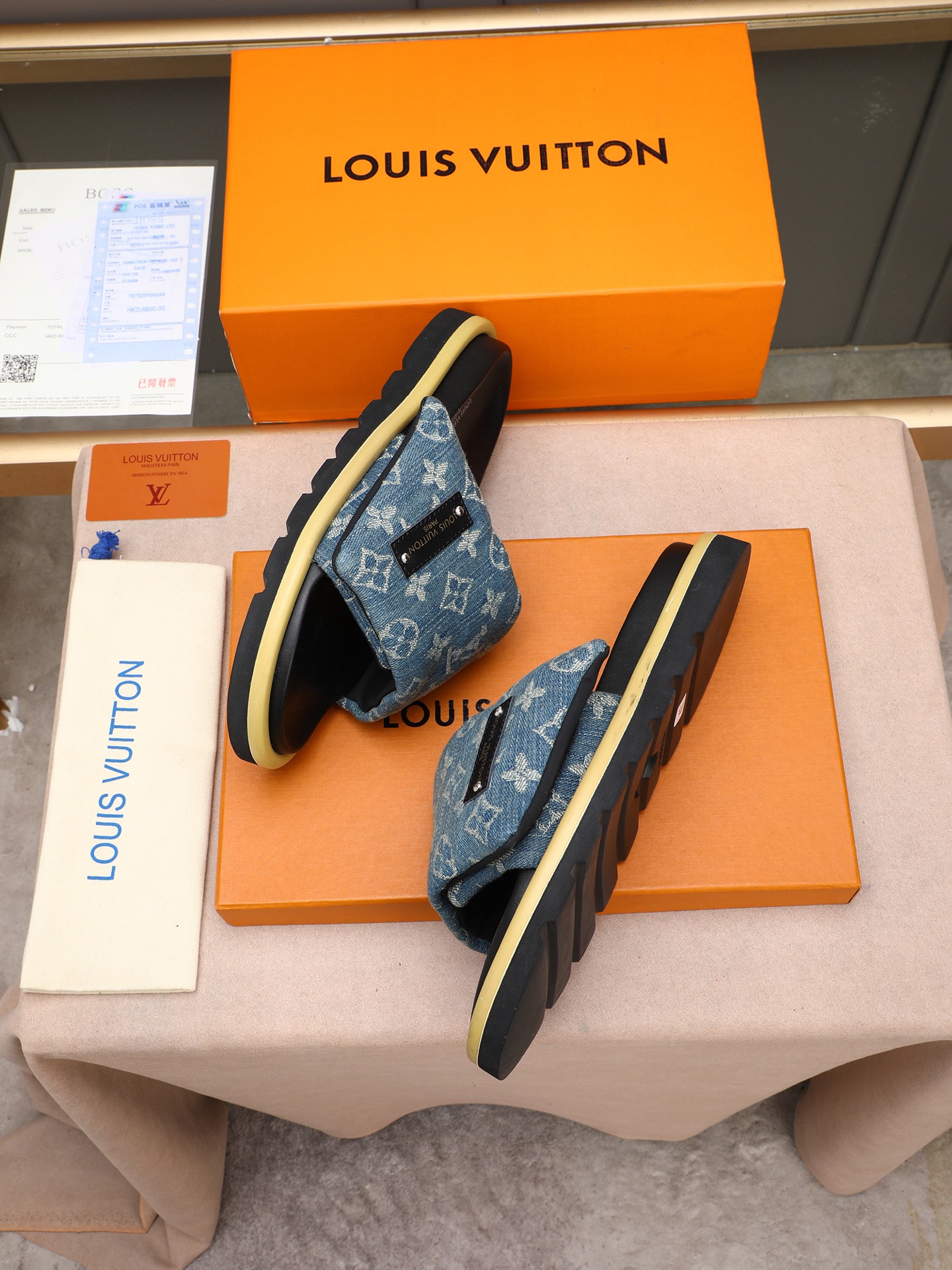 LV 一比一 男款 丹寧藍Monogram拖鞋 牛仔風設計 潮流百搭款| 9 LV 一比一 男款 丹寧藍Monogram拖鞋 牛仔風設計 潮流百搭款