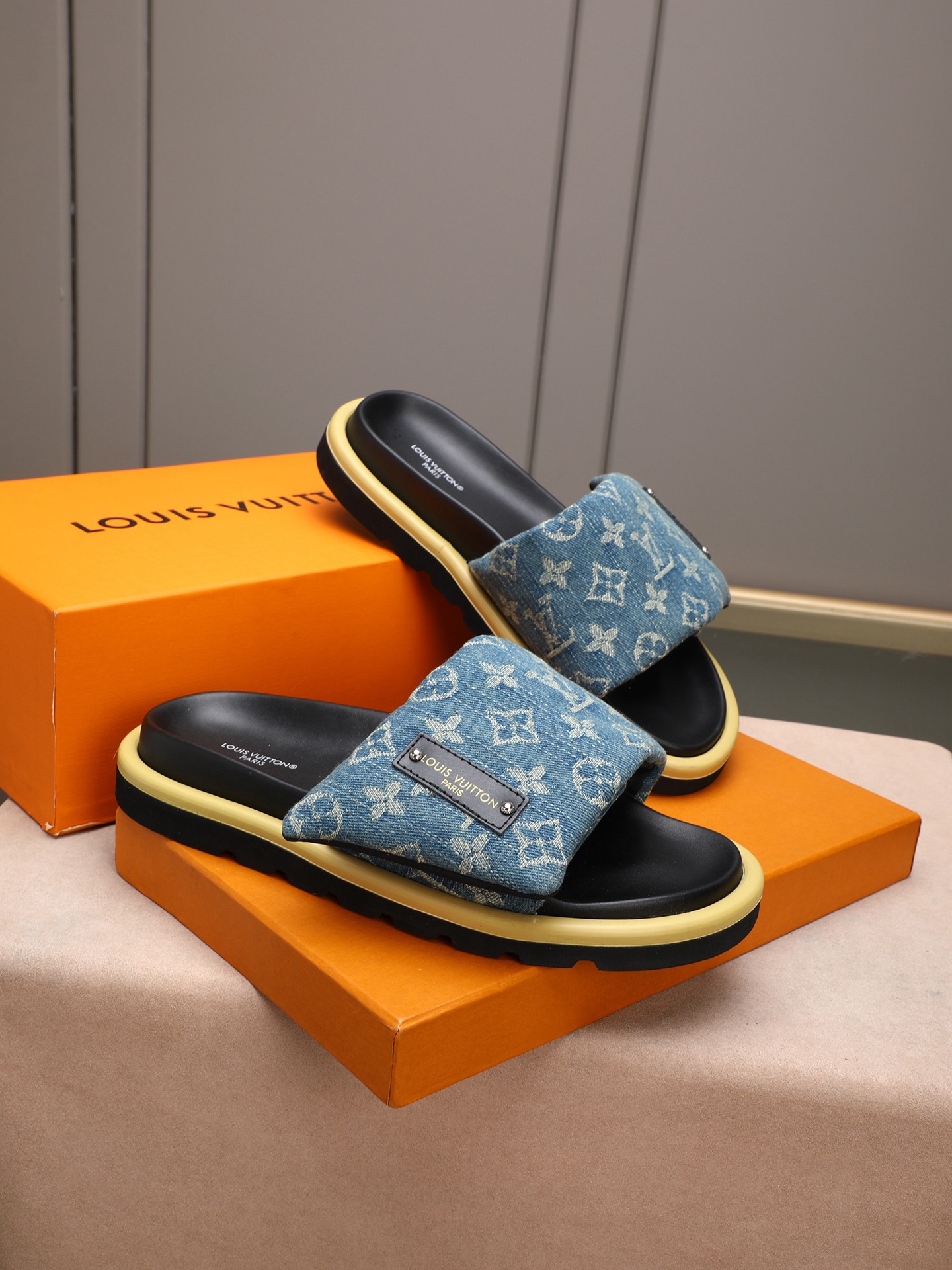 LV 一比一 男款 丹寧藍Monogram拖鞋 牛仔風設計 潮流百搭款| 7 LV 一比一 男款 丹寧藍Monogram拖鞋 牛仔風設計 潮流百搭款