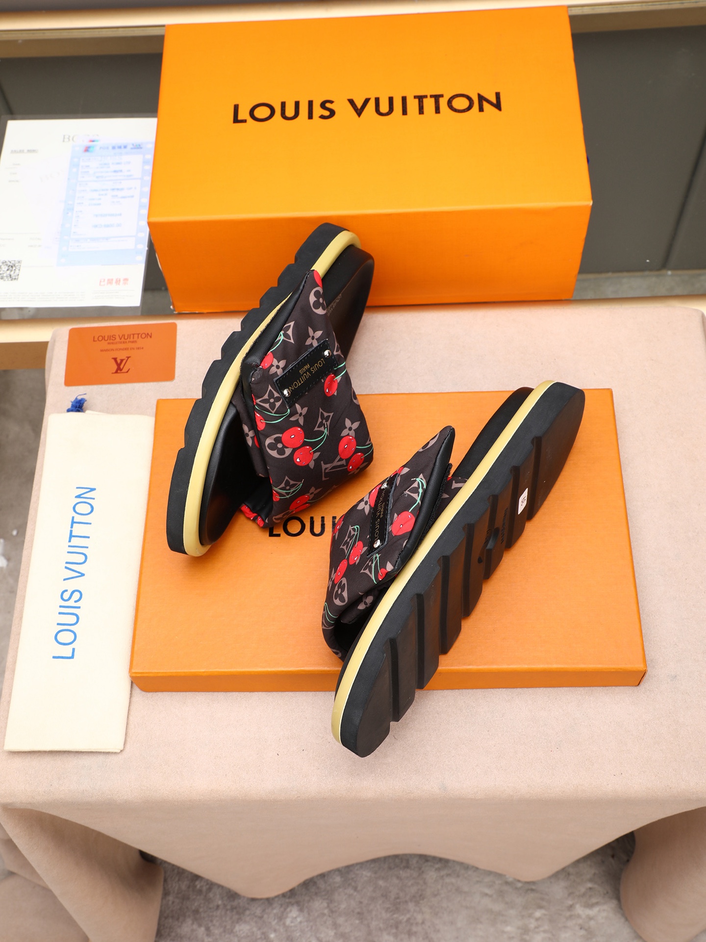 LV 高仿 Monogram櫻桃印花厚底拖鞋 棕色清新百搭款| 8 LV 高仿 Monogram櫻桃印花厚底拖鞋 棕色清新百搭款