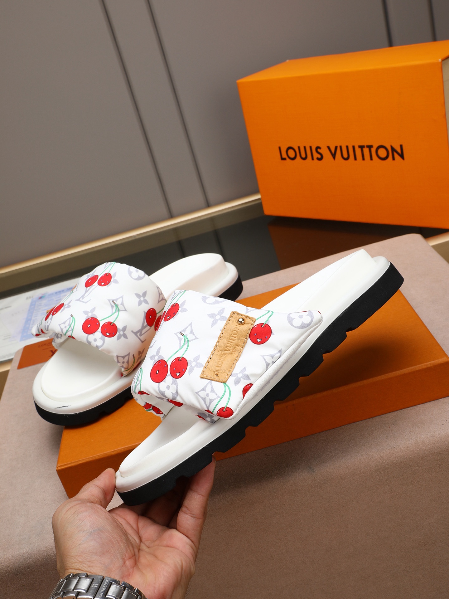 LV 原單 櫻桃印花厚底拖鞋 白色清爽百搭款| 14 LV 原單 櫻桃印花厚底拖鞋 白色清爽百搭款