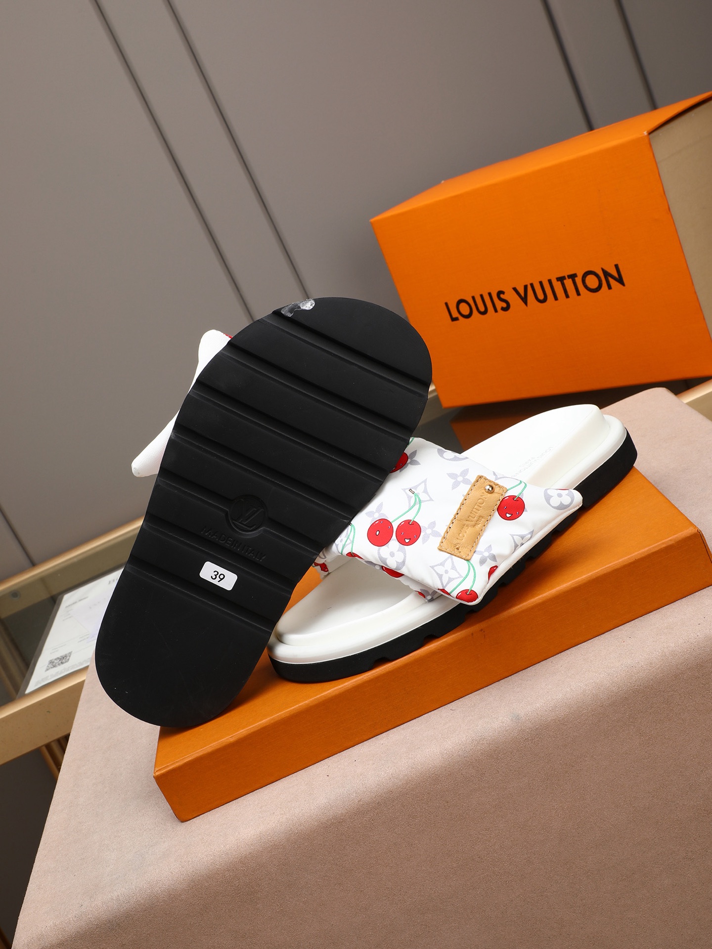LV 原單 櫻桃印花厚底拖鞋 白色清爽百搭款| 13 LV 原單 櫻桃印花厚底拖鞋 白色清爽百搭款