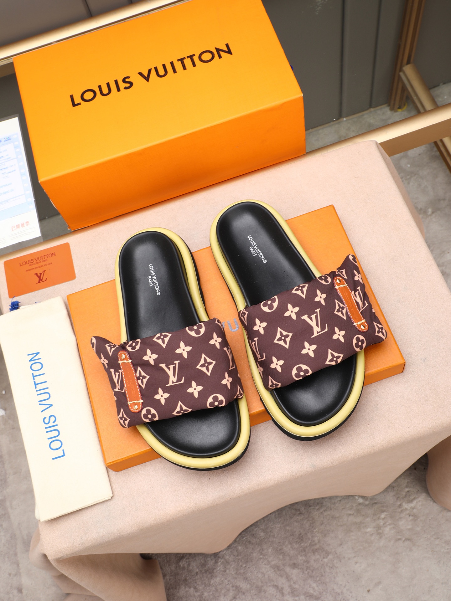 LV A貨 Monogram壓紋厚底拖鞋 黑色低調款| 7 LV A貨 Monogram壓紋厚底拖鞋 黑色低調款