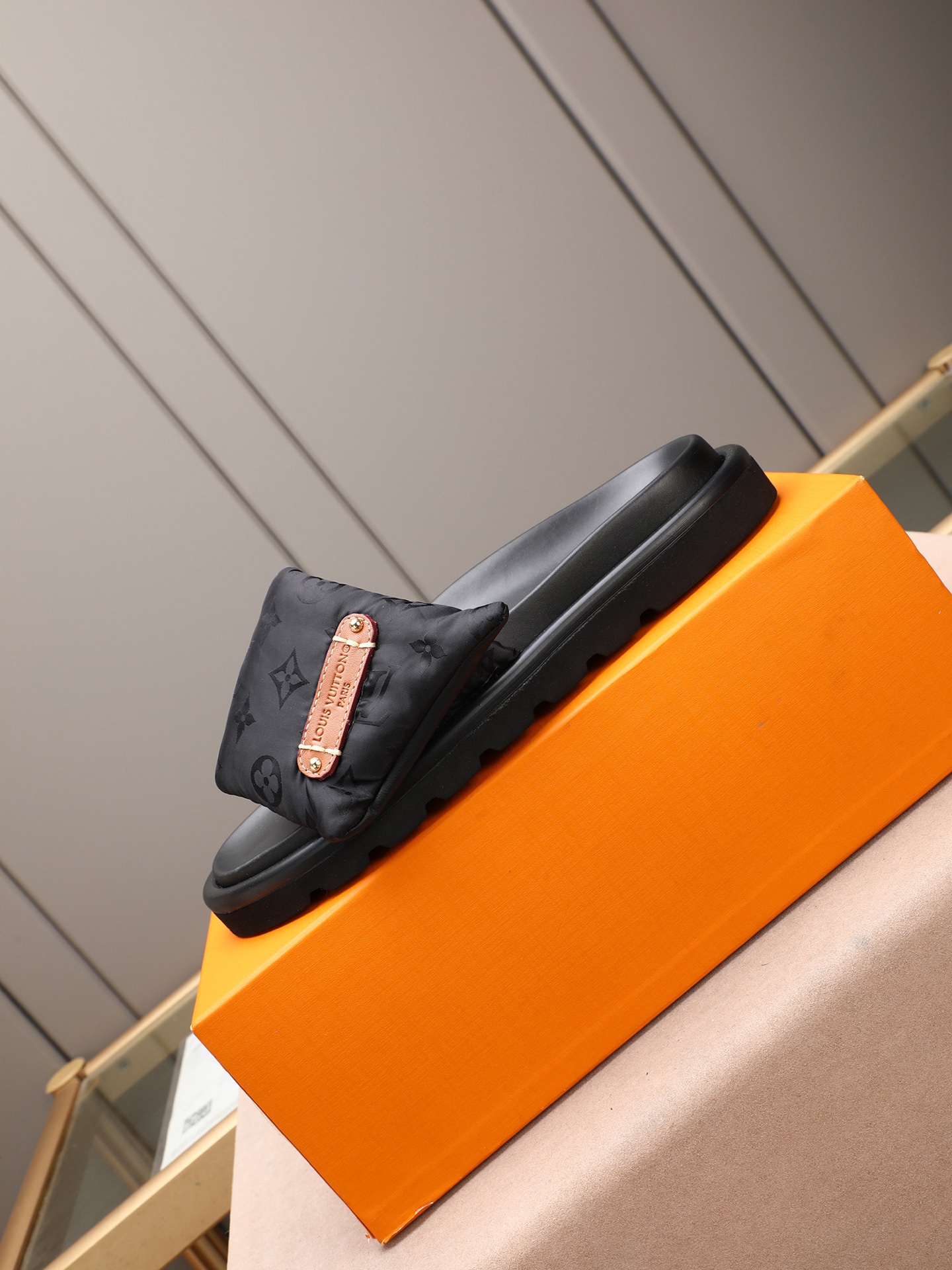 LV 原單 丹寧Monogram厚底拖鞋 藍色休閒款| 10 LV 原單 丹寧Monogram厚底拖鞋 藍色休閒款