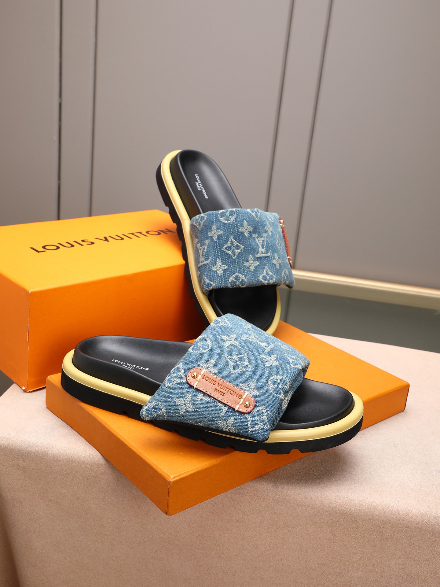 LV 一比一 Monogram牛仔蓝黑厚底拖鞋 簡約百搭款| 12 LV 一比一 Monogram牛仔蓝黑厚底拖鞋 簡約百搭款