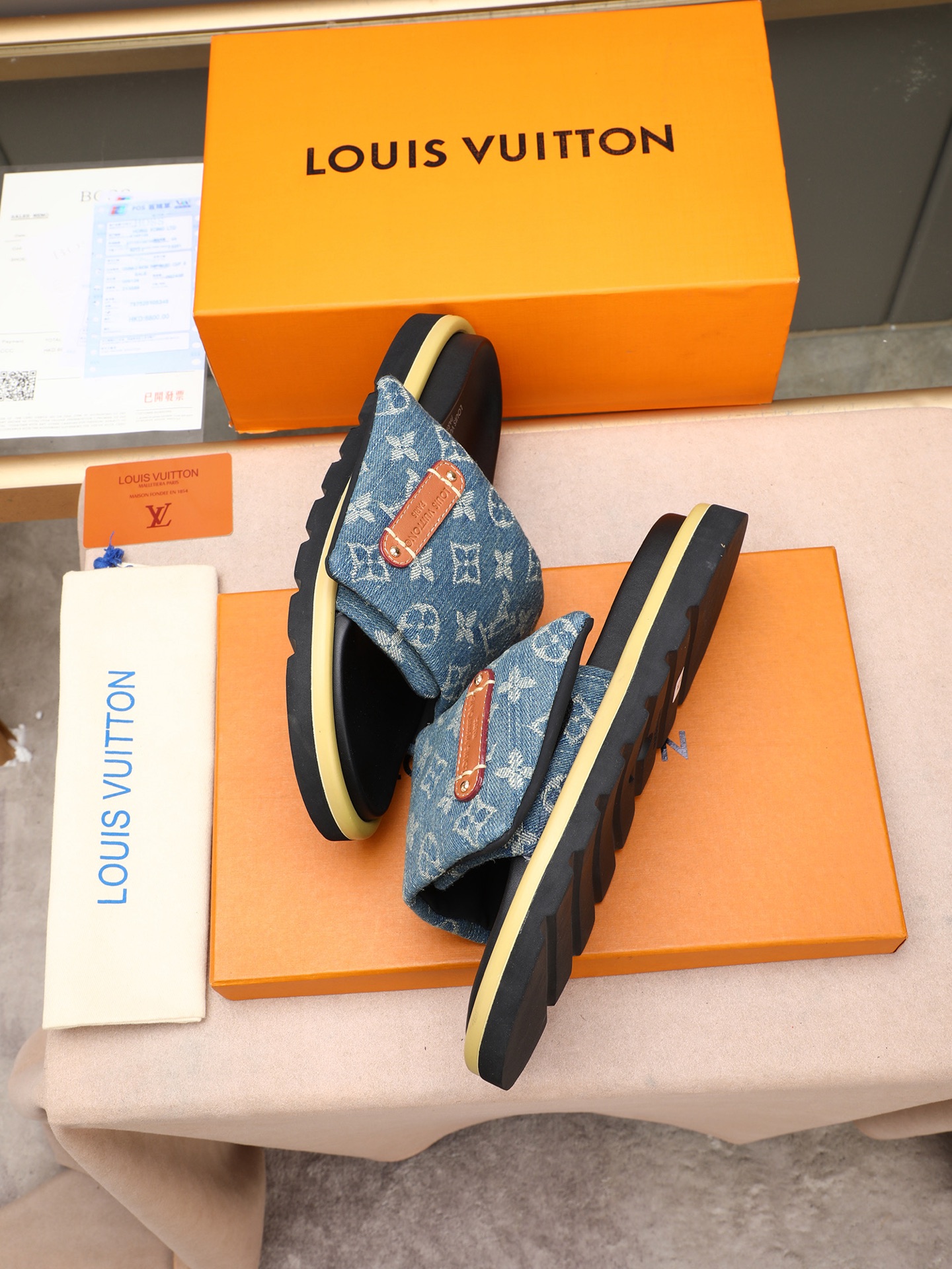 LV 一比一 Monogram牛仔蓝黑厚底拖鞋 簡約百搭款| 9 LV 一比一 Monogram牛仔蓝黑厚底拖鞋 簡約百搭款