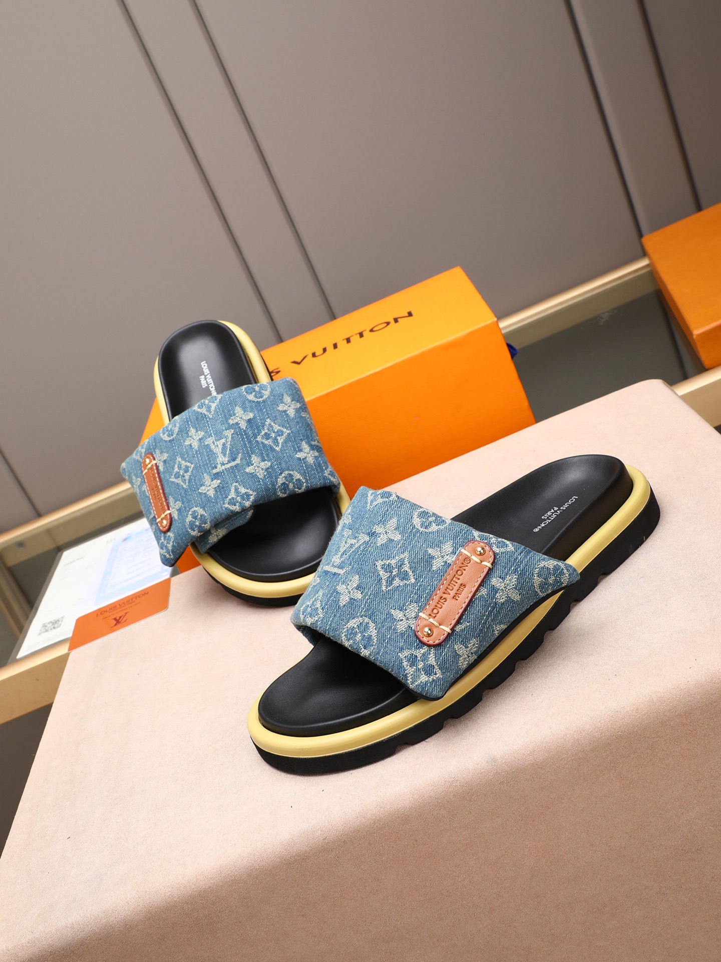 LV 一比一 Monogram牛仔蓝黑厚底拖鞋 簡約百搭款| 7 LV 一比一 Monogram牛仔蓝黑厚底拖鞋 簡約百搭款