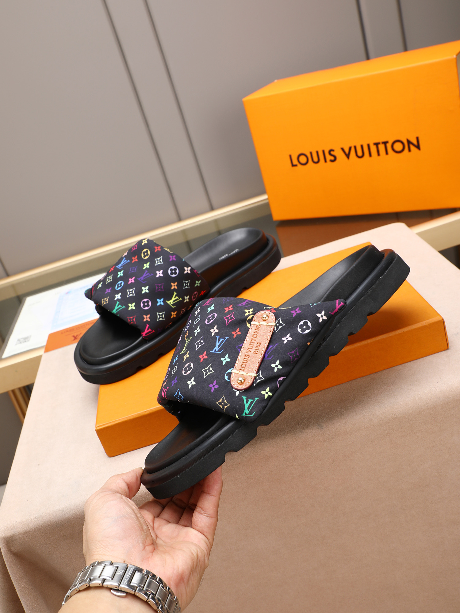 LV A貨 彩色丹寧Monogram厚底拖鞋 潮流款| 14 LV A貨 彩色丹寧Monogram厚底拖鞋 潮流款