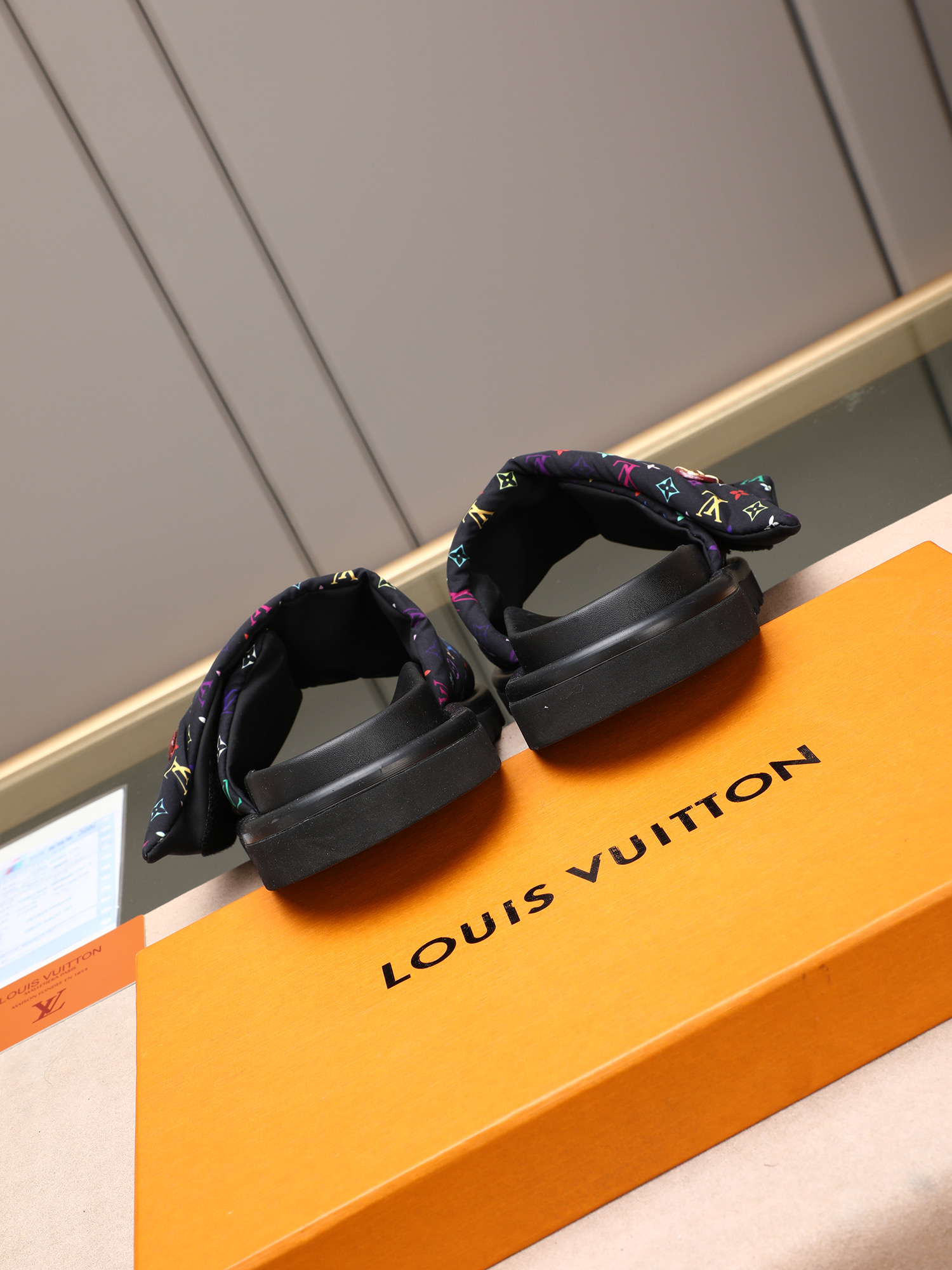 LV A貨 彩色丹寧Monogram厚底拖鞋 潮流款| 11 LV A貨 彩色丹寧Monogram厚底拖鞋 潮流款