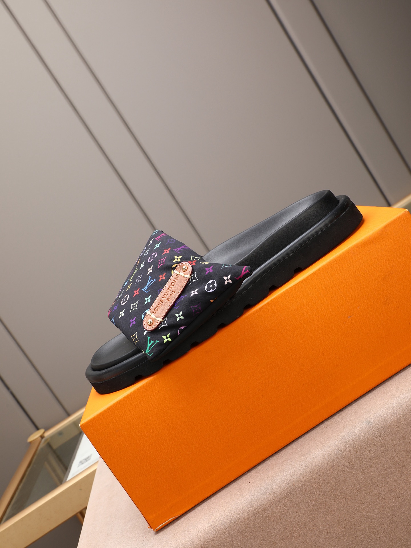 LV A貨 彩色丹寧Monogram厚底拖鞋 潮流款| 10 LV A貨 彩色丹寧Monogram厚底拖鞋 潮流款