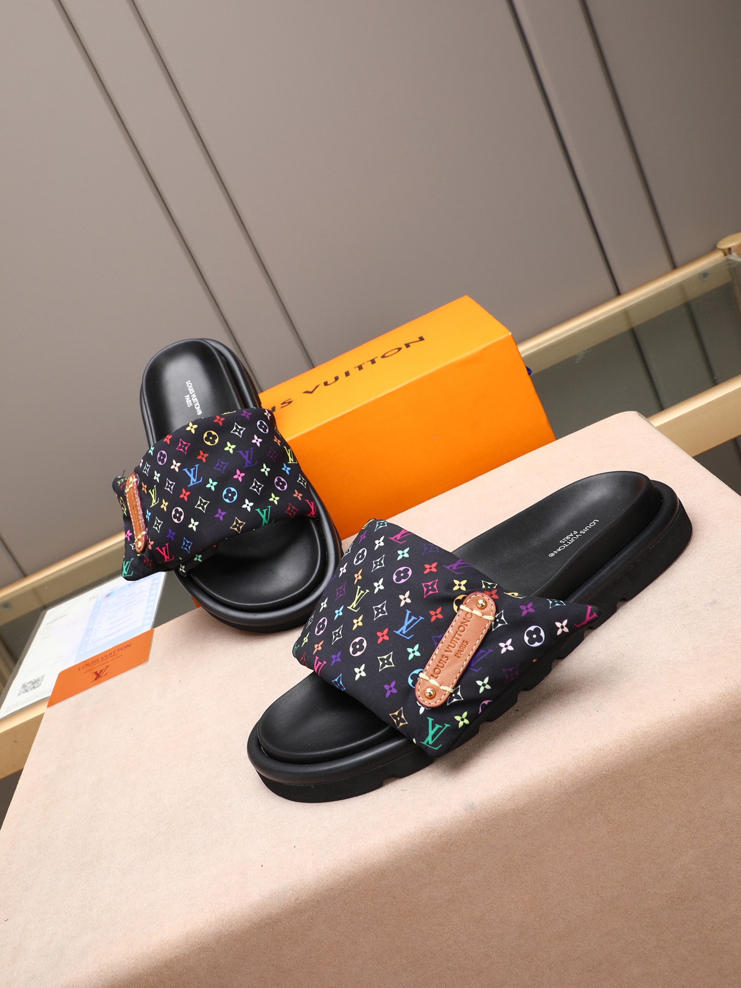 LV A貨 彩色丹寧Monogram厚底拖鞋 潮流款| 9 LV A貨 彩色丹寧Monogram厚底拖鞋 潮流款