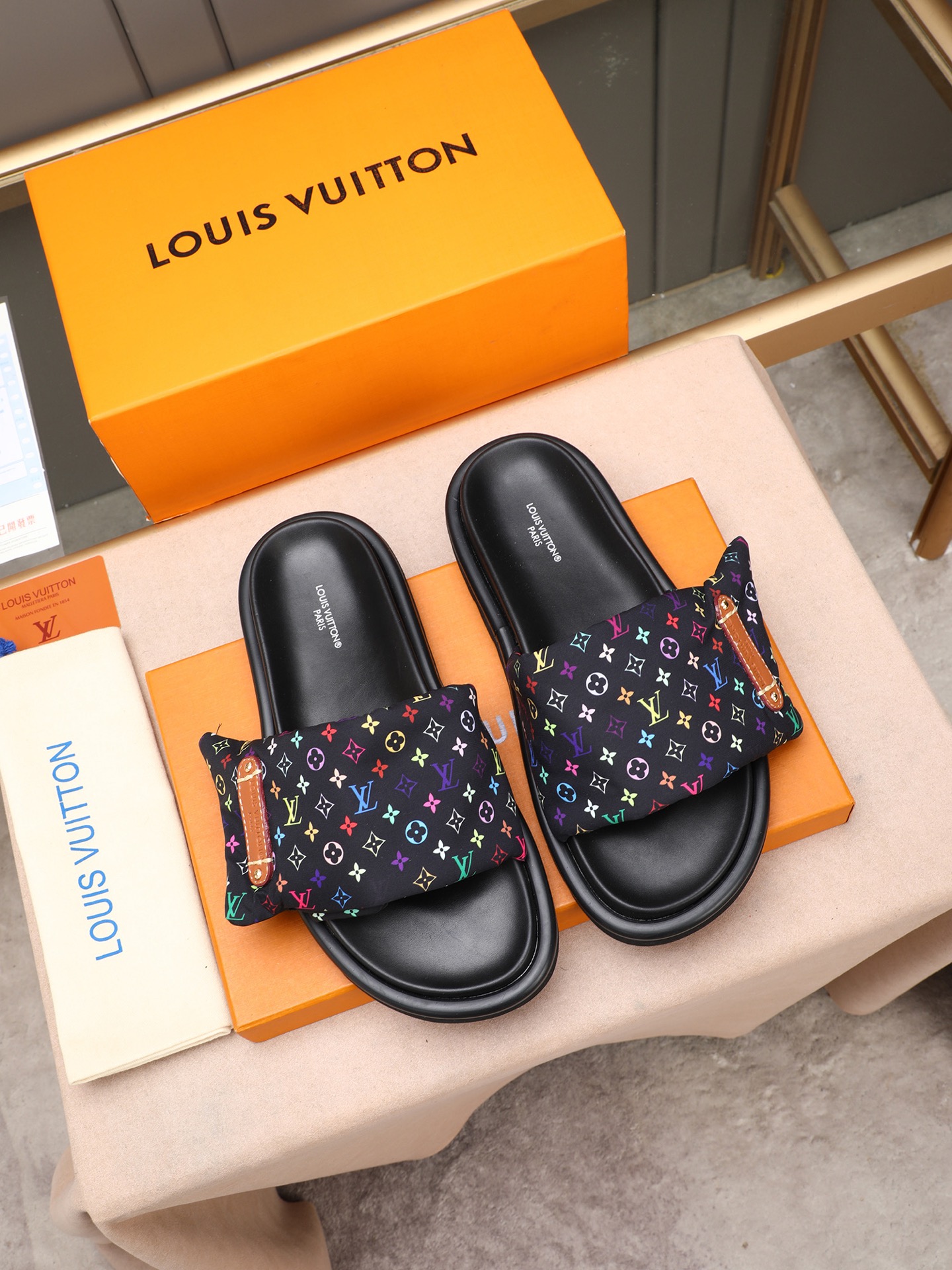LV A貨 彩色丹寧Monogram厚底拖鞋 潮流款| 7 LV A貨 彩色丹寧Monogram厚底拖鞋 潮流款