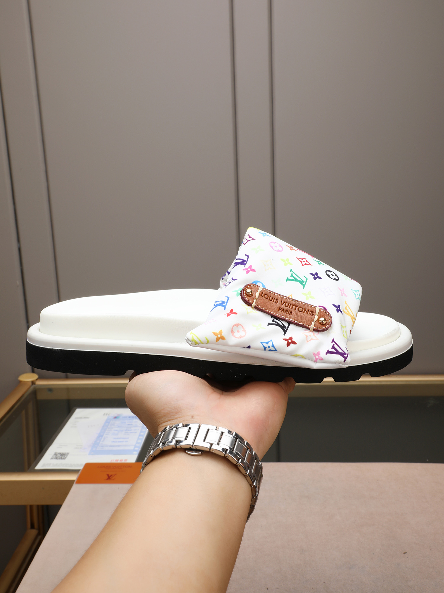 LV 高仿 彩色老花厚底拖鞋 舒適休閒一字拖 白色款| 6 LV 高仿 彩色老花厚底拖鞋 舒適休閒一字拖 白色款