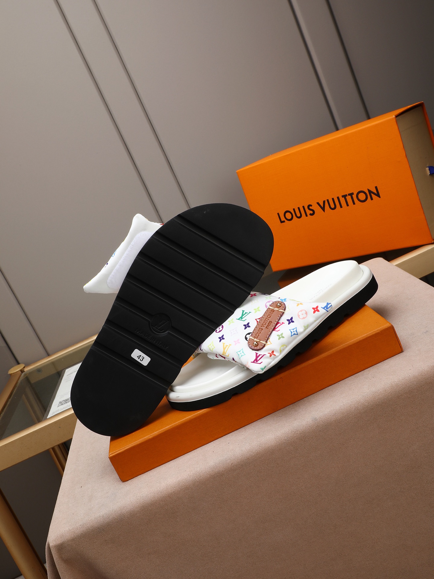 LV 高仿 彩色老花厚底拖鞋 舒適休閒一字拖 白色款| 13 LV 高仿 彩色老花厚底拖鞋 舒適休閒一字拖 白色款