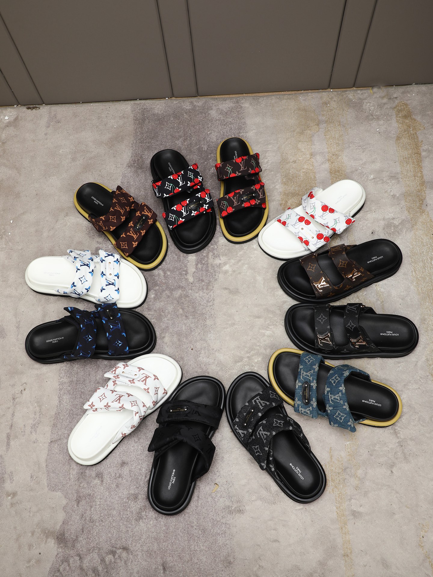 LV 高仿 雙帶櫻桃印花拖鞋 高端休閒厚底涼拖 黑色| 7 LV 高仿 雙帶櫻桃印花拖鞋 高端休閒厚底涼拖 黑色
