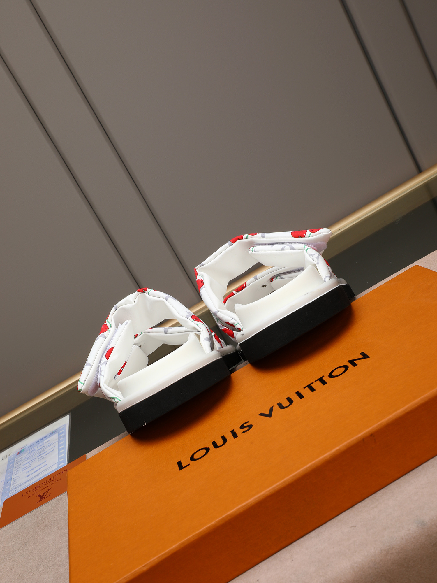 LV 高仿 白色提花Monogram拖鞋 高端厚底休閒一字拖| 11 LV 高仿 白色提花Monogram拖鞋 高端厚底休閒一字拖