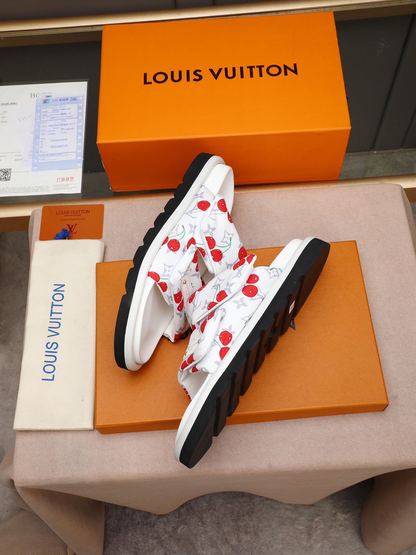 LV 高仿 白色提花Monogram拖鞋 高端厚底休閒一字拖| 9 LV 高仿 白色提花Monogram拖鞋 高端厚底休閒一字拖