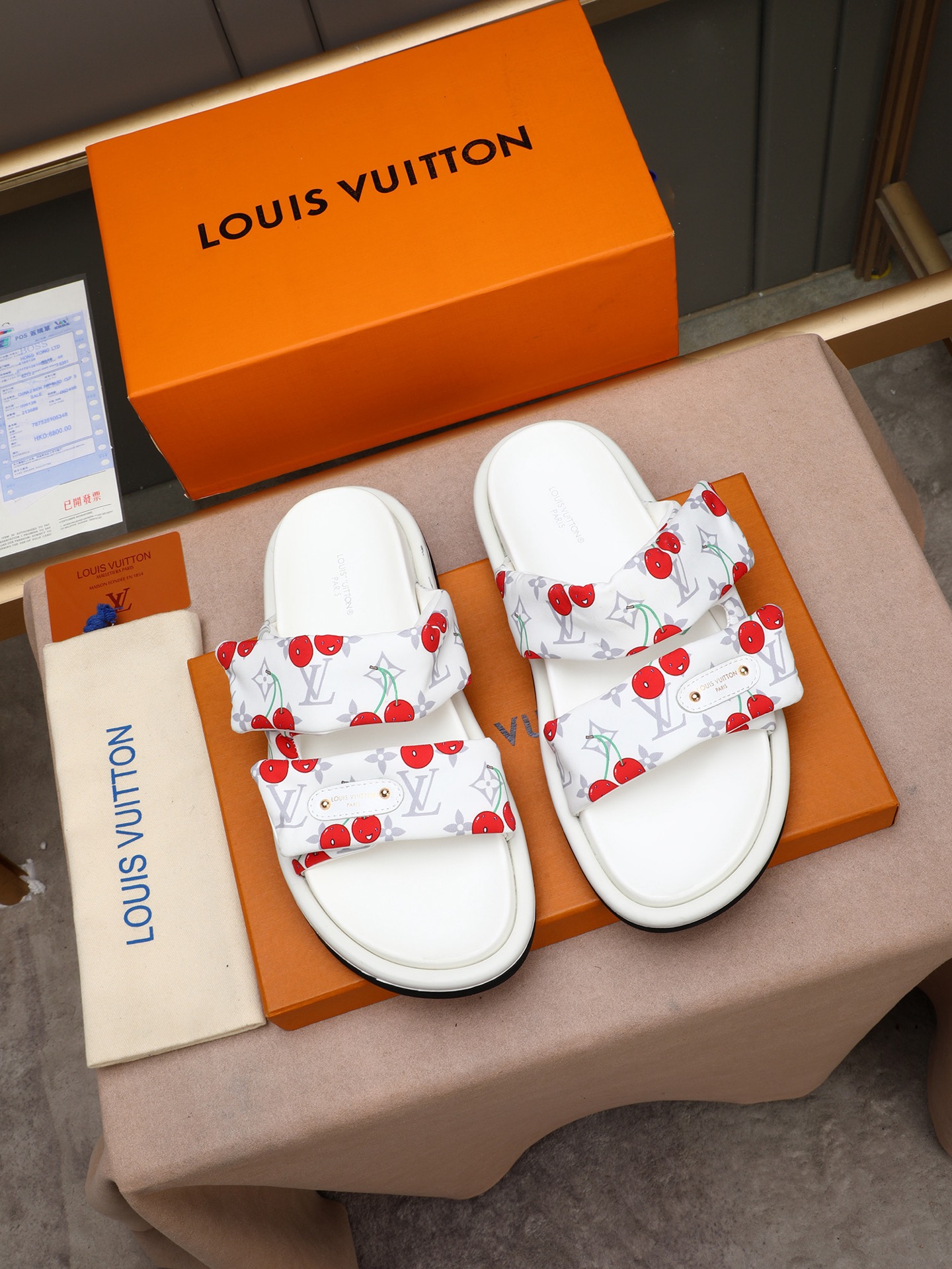 LV 高仿 白色提花Monogram拖鞋 高端厚底休閒一字拖| 8 LV 高仿 白色提花Monogram拖鞋 高端厚底休閒一字拖