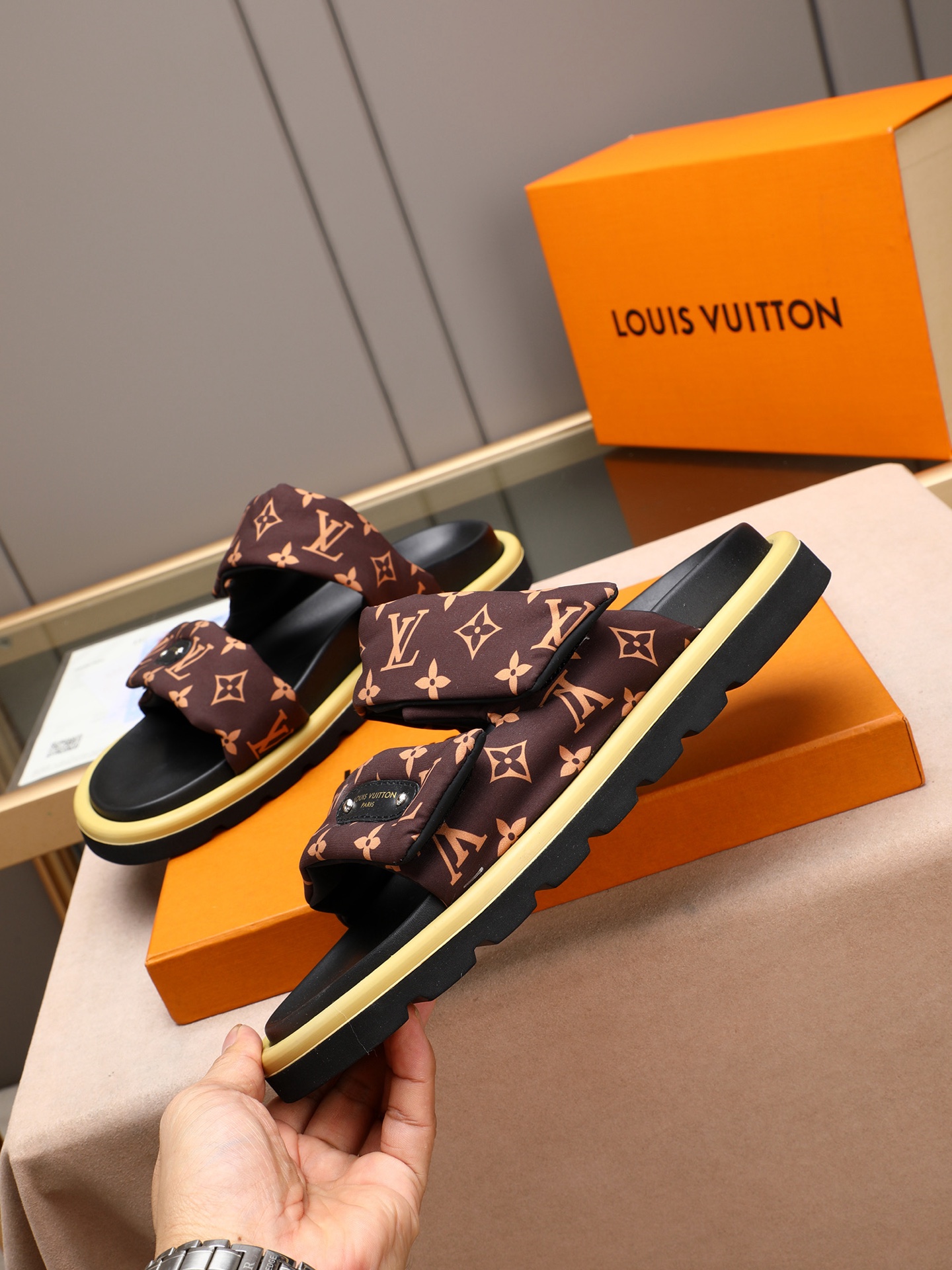 LV 一比一 深棕提花厚底拖鞋 高端質感休閒一字拖| 14 LV 一比一 深棕提花厚底拖鞋 高端質感休閒一字拖