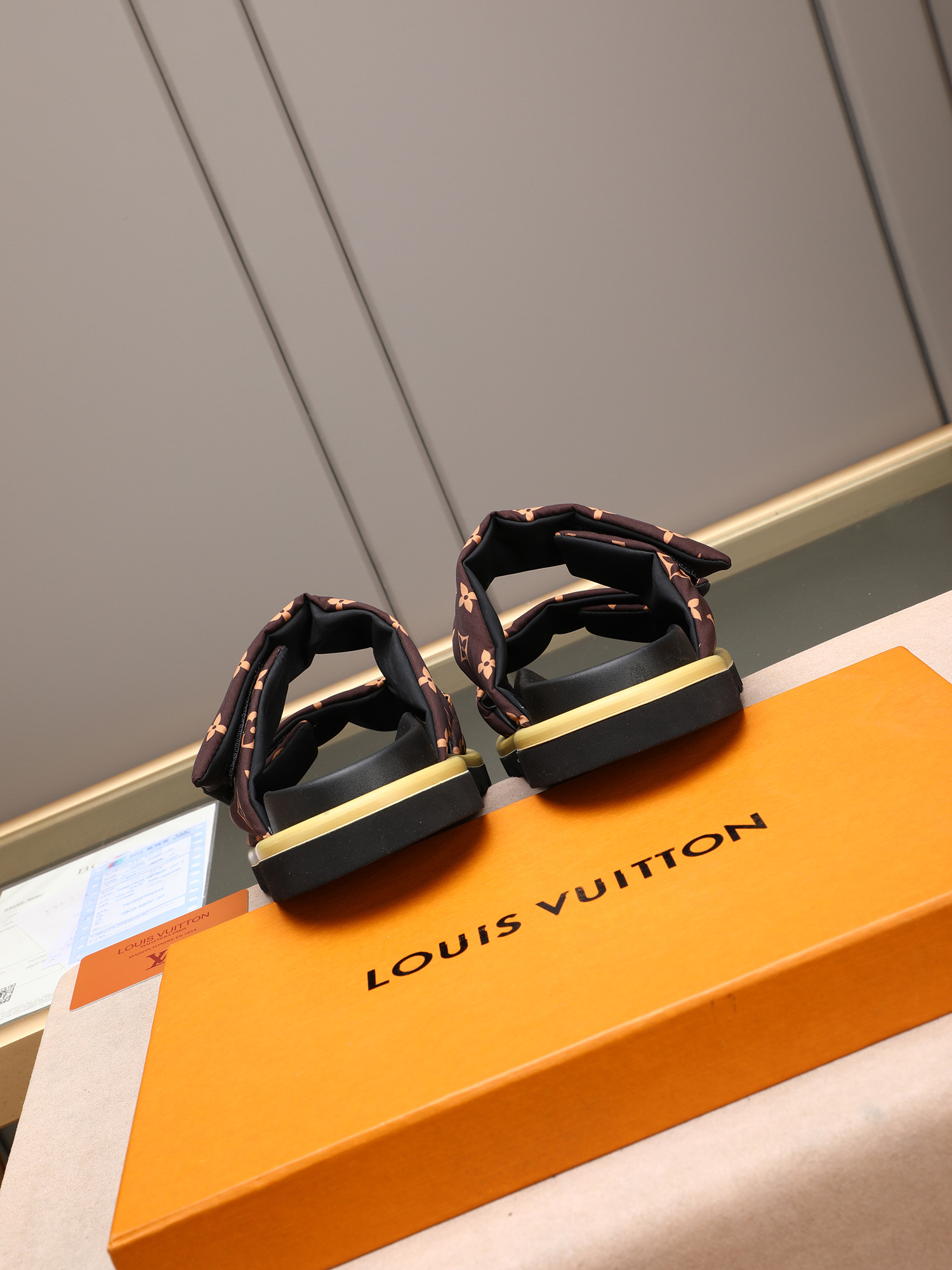 LV 一比一 深棕提花厚底拖鞋 高端質感休閒一字拖| 11 LV 一比一 深棕提花厚底拖鞋 高端質感休閒一字拖