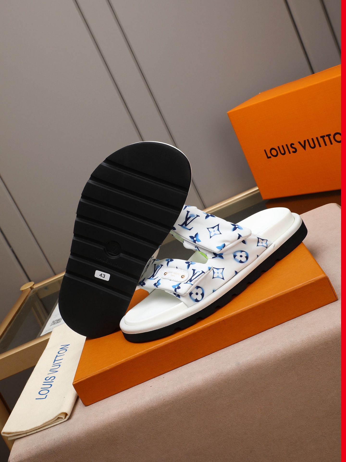 LV 一比一 雙帶字母印花拖鞋 高端厚底休閒涼拖 白色| 13 LV 一比一 雙帶字母印花拖鞋 高端厚底休閒涼拖 白色