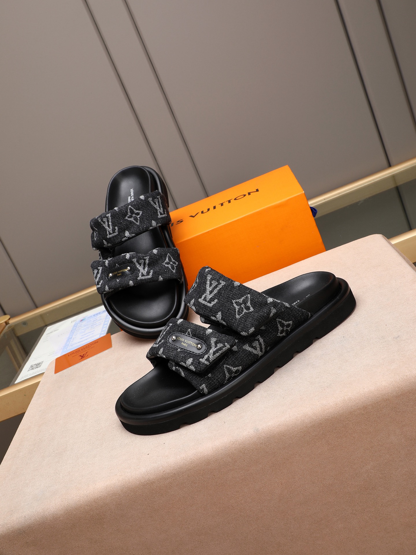 LV 原單 雙帶藍色Monogram拖鞋 高端休閒厚底涼拖| 9 LV 原單 雙帶藍色Monogram拖鞋 高端休閒厚底涼拖