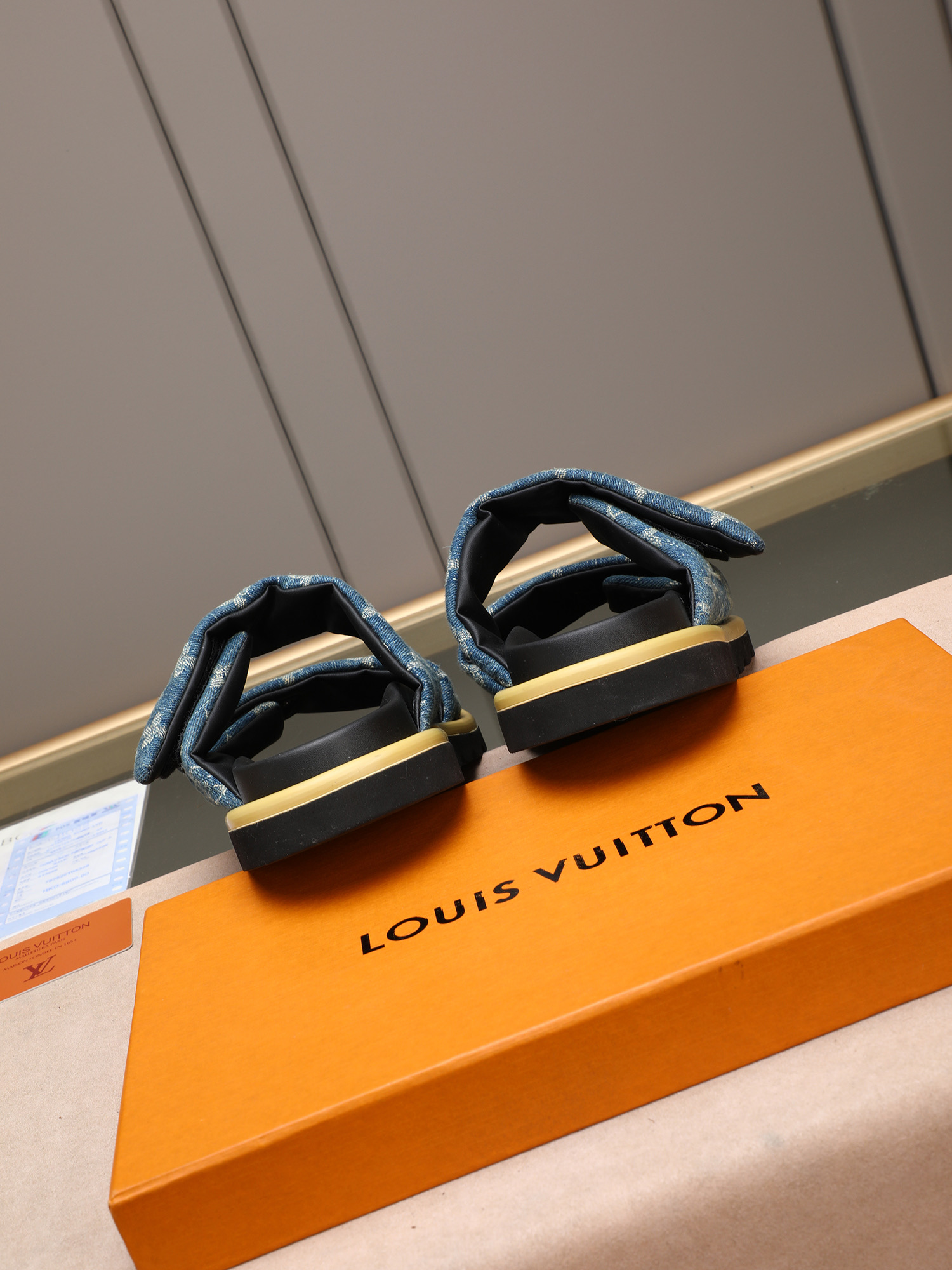 LV 原單 牛仔丹寧印花厚底拖鞋 高端休閒一字拖 藍色| 11 LV 原單 牛仔丹寧印花厚底拖鞋 高端休閒一字拖 藍色