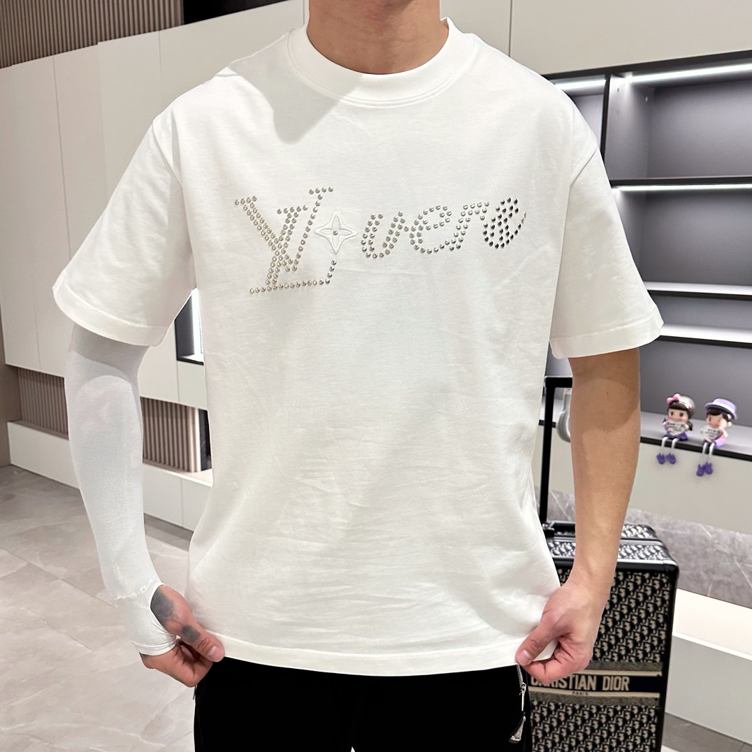 LV 高仿 白色鉚釘字母短袖T恤 Love設計 時尚百搭款| 6 LV 高仿 白色鉚釘字母短袖T恤 Love設計 時尚百搭款