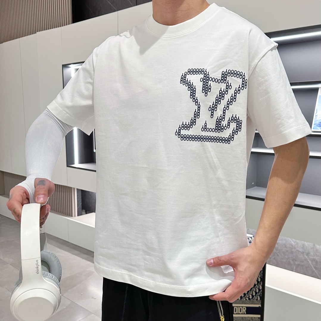 LV高仿 链条刺绣Logo短袖T恤 白色宽松百搭款| 14 LV高仿 链条刺绣Logo短袖T恤 白色宽松百搭款