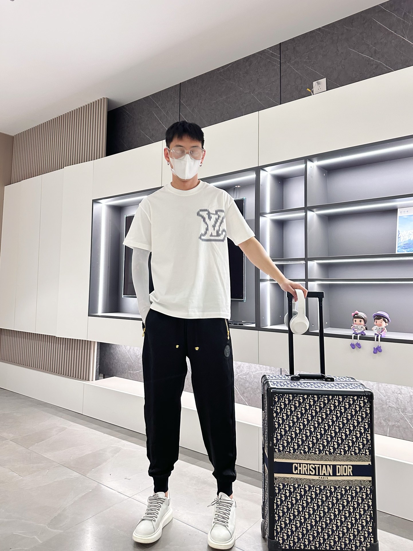 LV高仿 链条刺绣Logo短袖T恤 白色宽松百搭款| 9 LV高仿 链条刺绣Logo短袖T恤 白色宽松百搭款