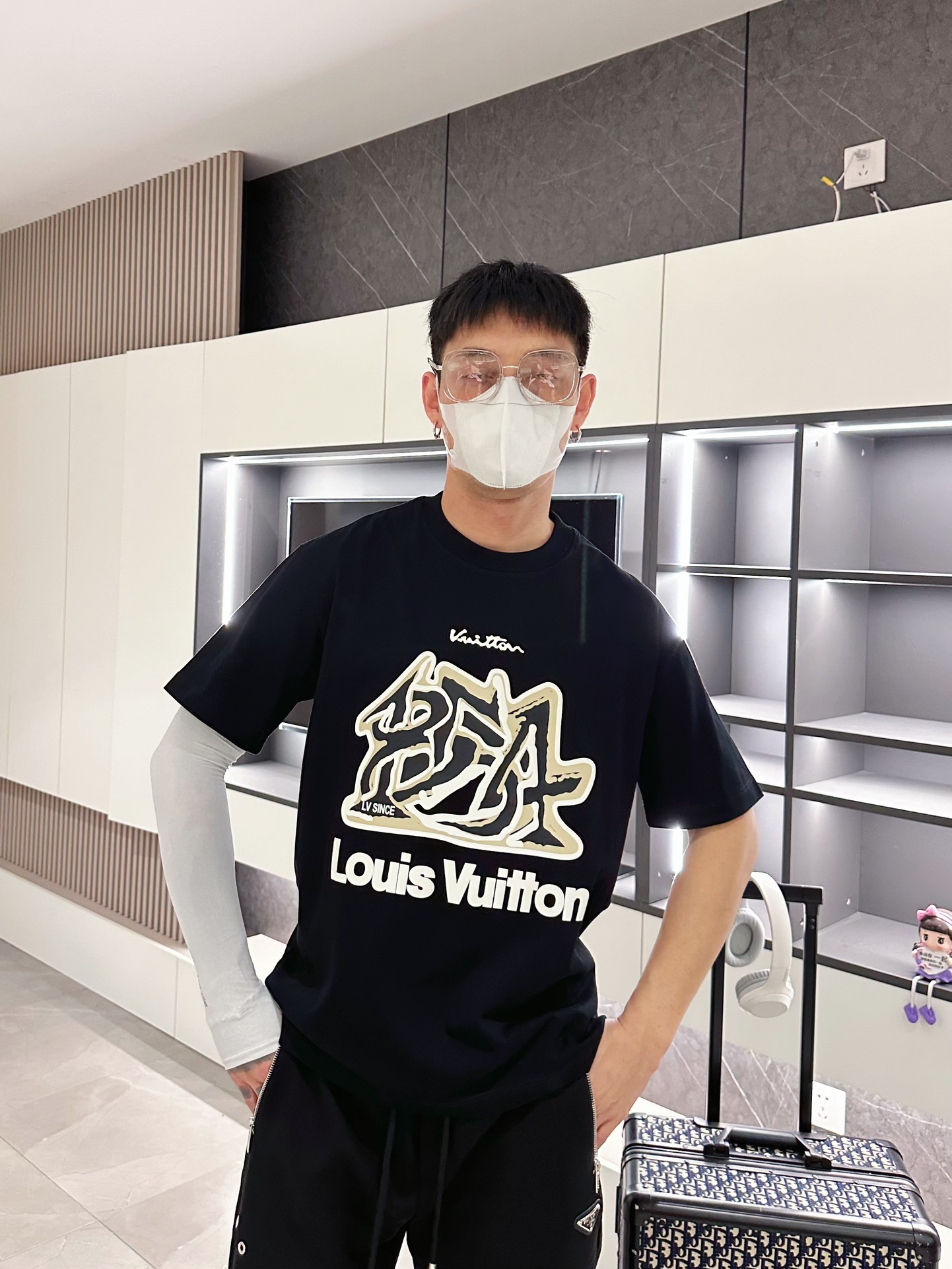 LV一比一 涂鸦艺术印花短袖T恤 黑色街头潮流款| 11 LV一比一 涂鸦艺术印花短袖T恤 黑色街头潮流款