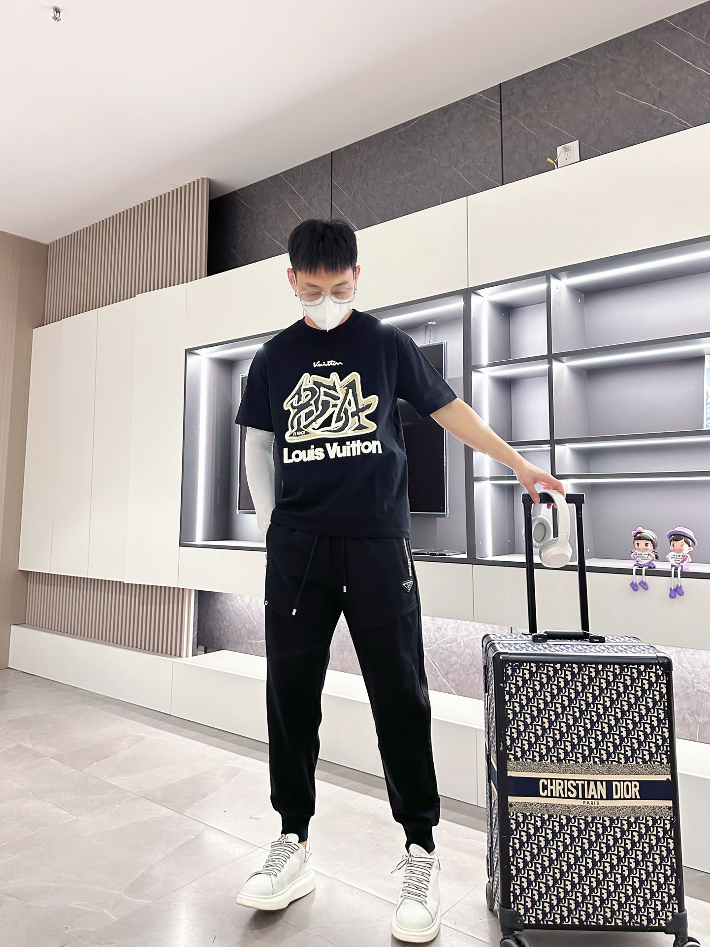 LV一比一 涂鸦艺术印花短袖T恤 黑色街头潮流款| 9 LV一比一 涂鸦艺术印花短袖T恤 黑色街头潮流款