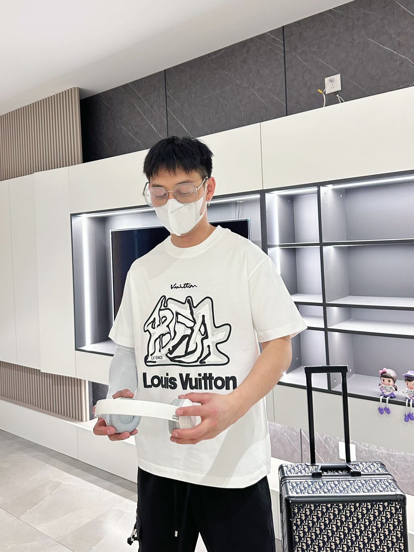 LV原單 字母Logo印花短袖T恤 白色简约百搭款| 13 LV原單 字母Logo印花短袖T恤 白色简约百搭款