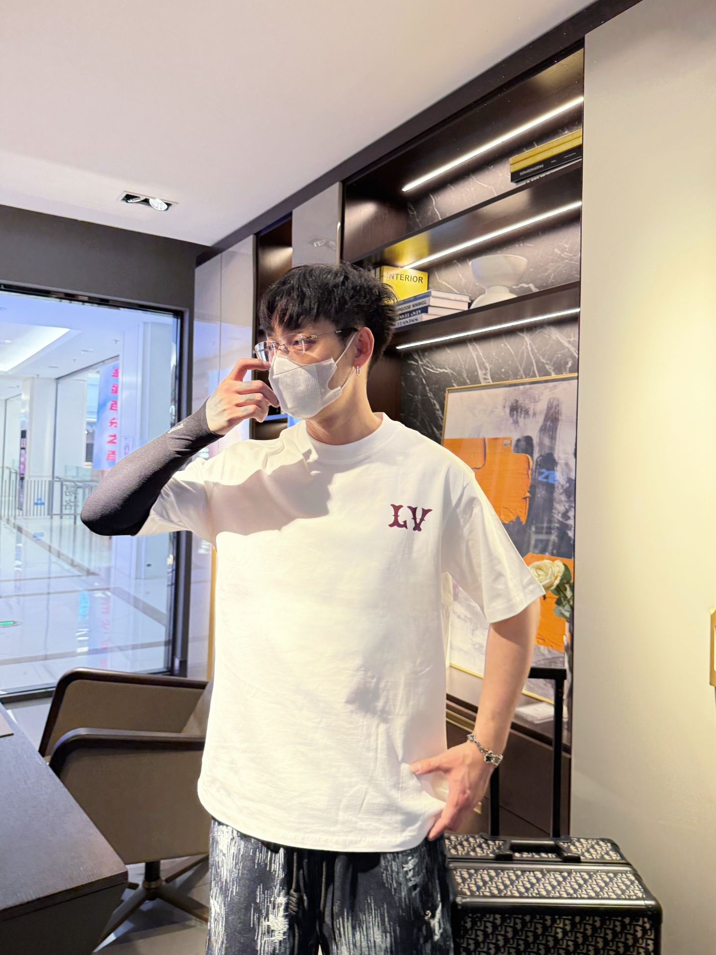 LV一比一 简约Logo印花短袖T恤 白色休闲款| 14 LV一比一 简约Logo印花短袖T恤 白色休闲款