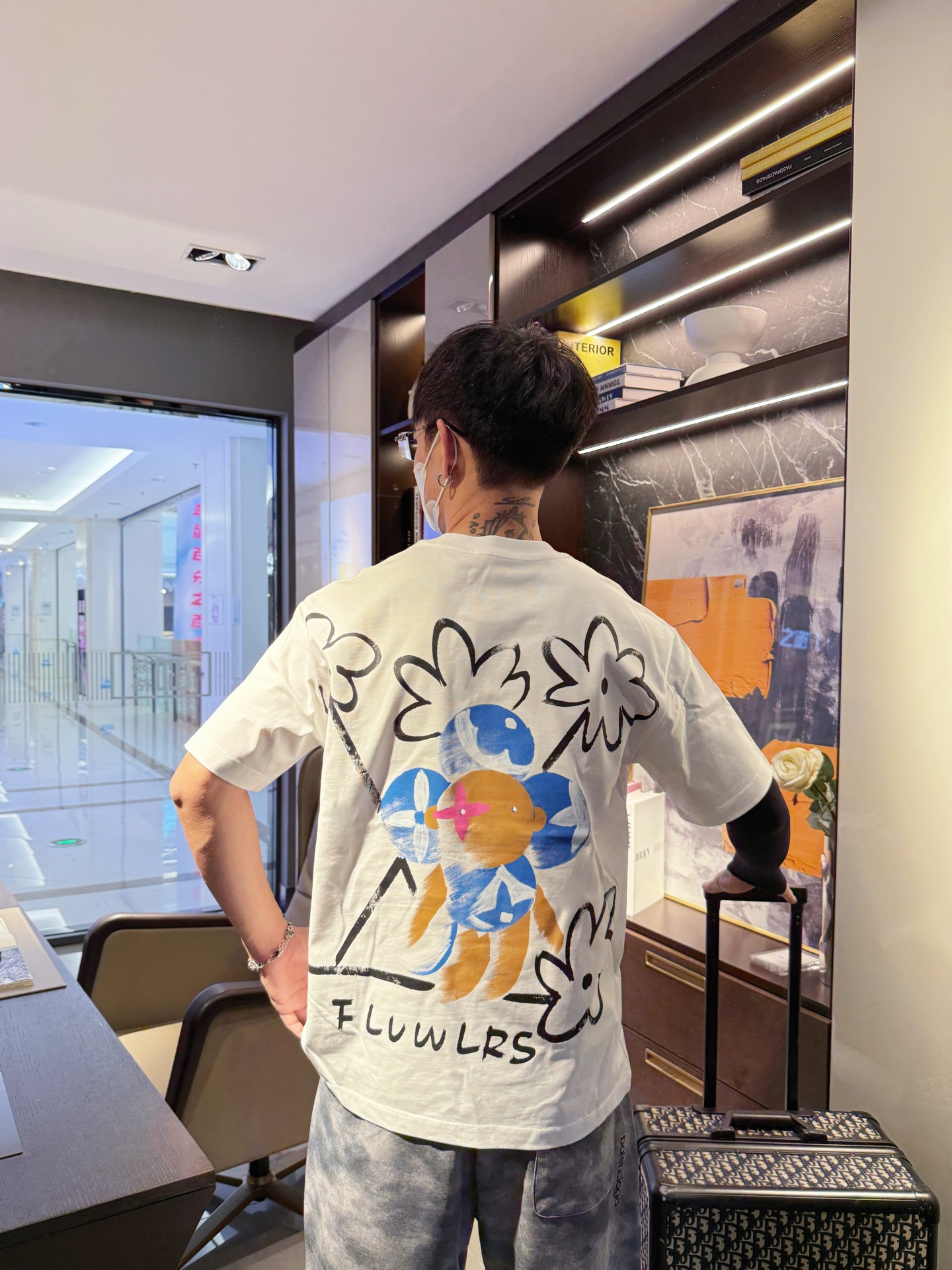 LV原單 手写风Logo印花短袖T恤 白色潮流款| 12 LV原單 手写风Logo印花短袖T恤 白色潮流款