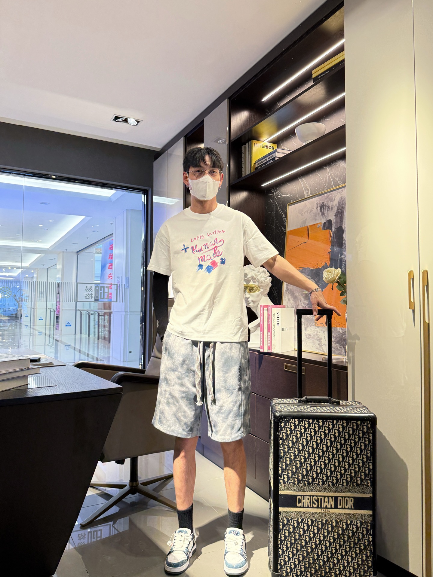 LV原單 手写风Logo印花短袖T恤 白色潮流款| 9 LV原單 手写风Logo印花短袖T恤 白色潮流款