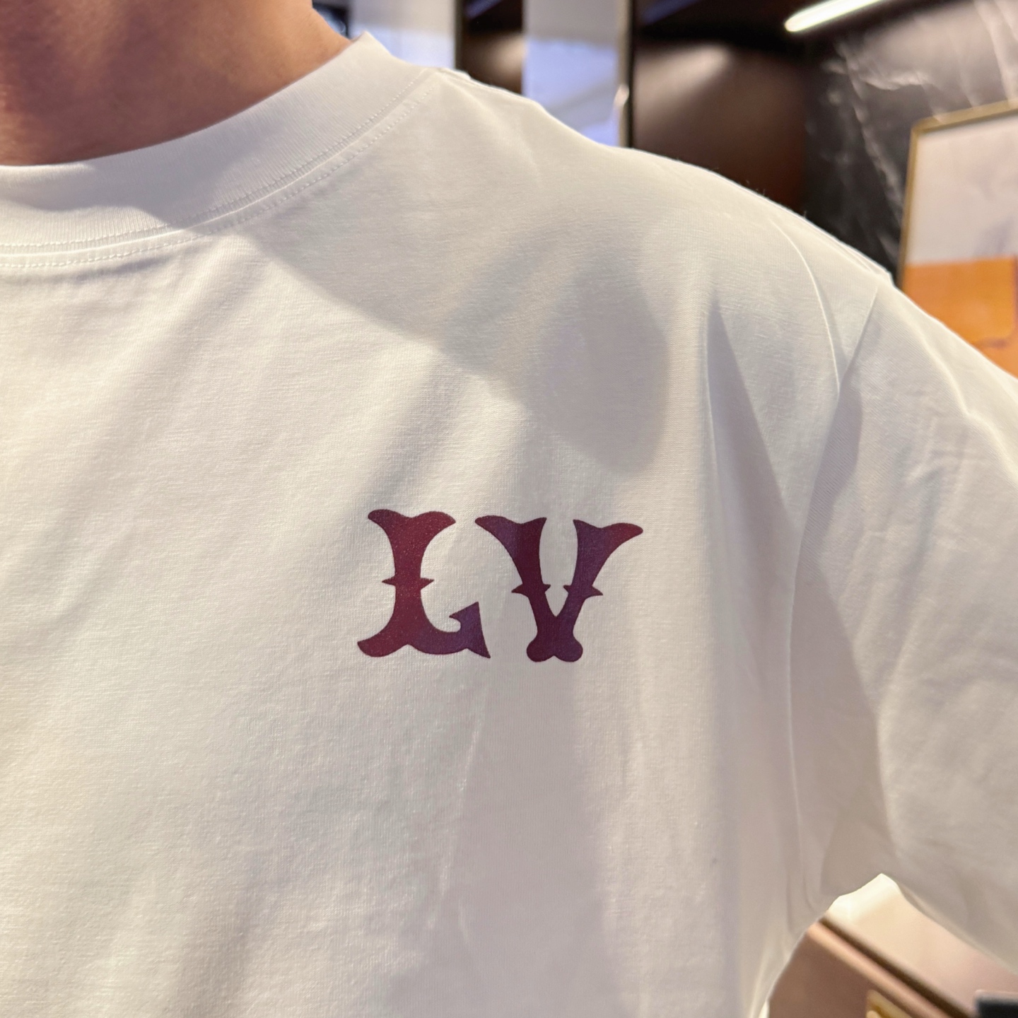 LV一比一 简约Logo印花短袖T恤 白色休闲款| 8 LV一比一 简约Logo印花短袖T恤 白色休闲款