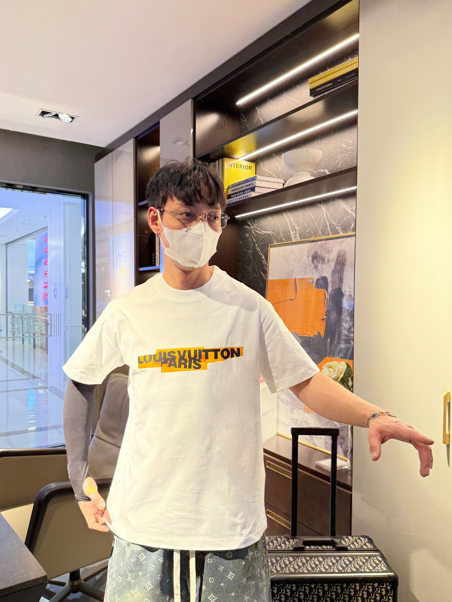 LV高仿 条纹Logo印花短袖T恤 白色时尚款| 14 LV高仿 条纹Logo印花短袖T恤 白色时尚款