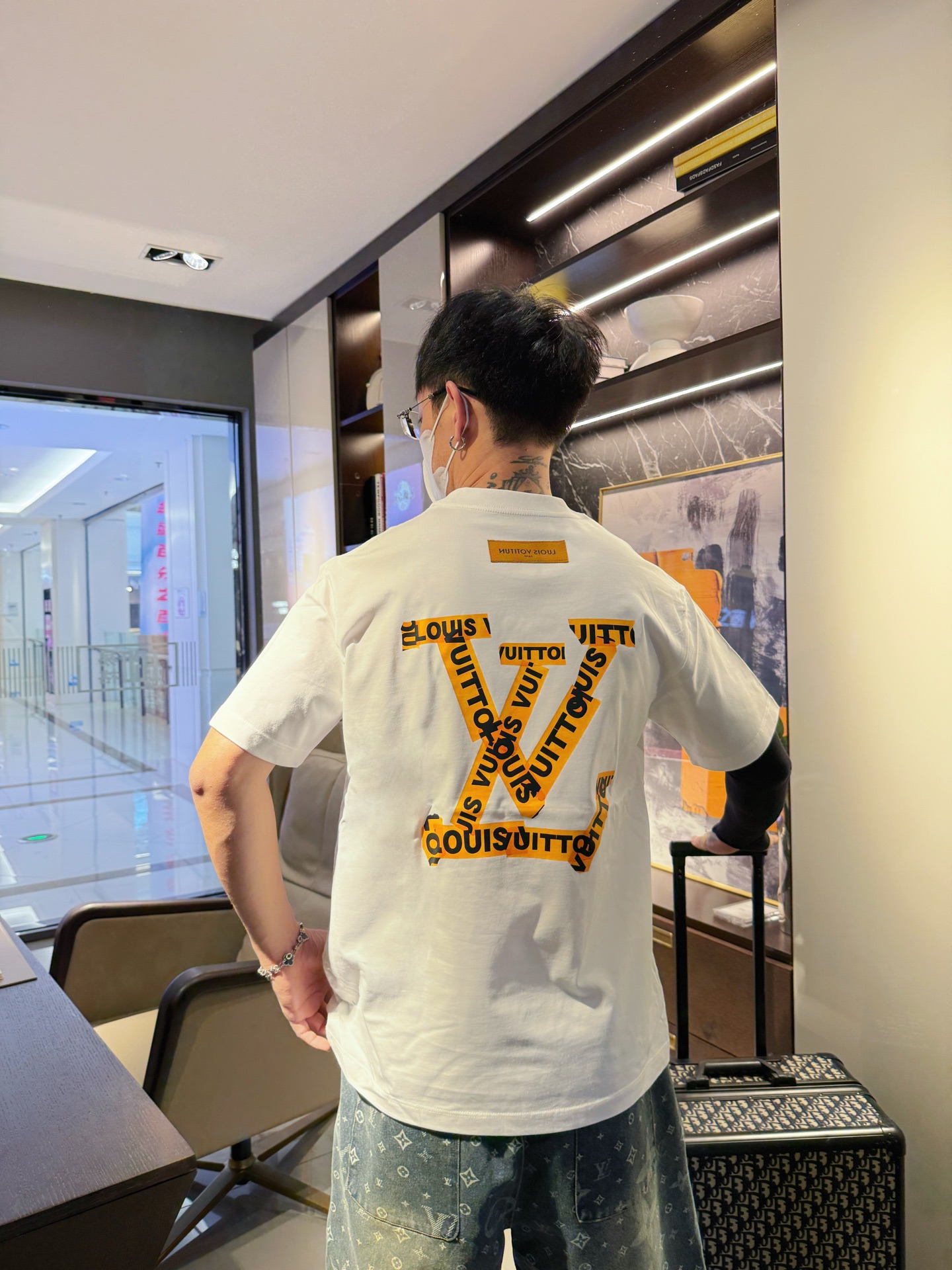LV高仿 条纹Logo印花短袖T恤 白色时尚款| 12 LV高仿 条纹Logo印花短袖T恤 白色时尚款