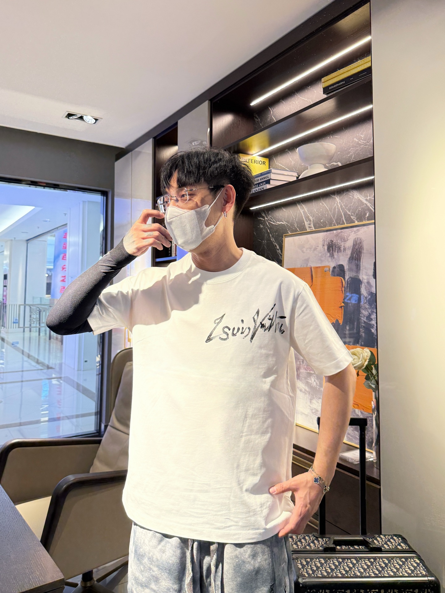 LV原單 简约刺绣Logo短袖T恤 白色百搭款| 14 LV原單 简约刺绣Logo短袖T恤 白色百搭款