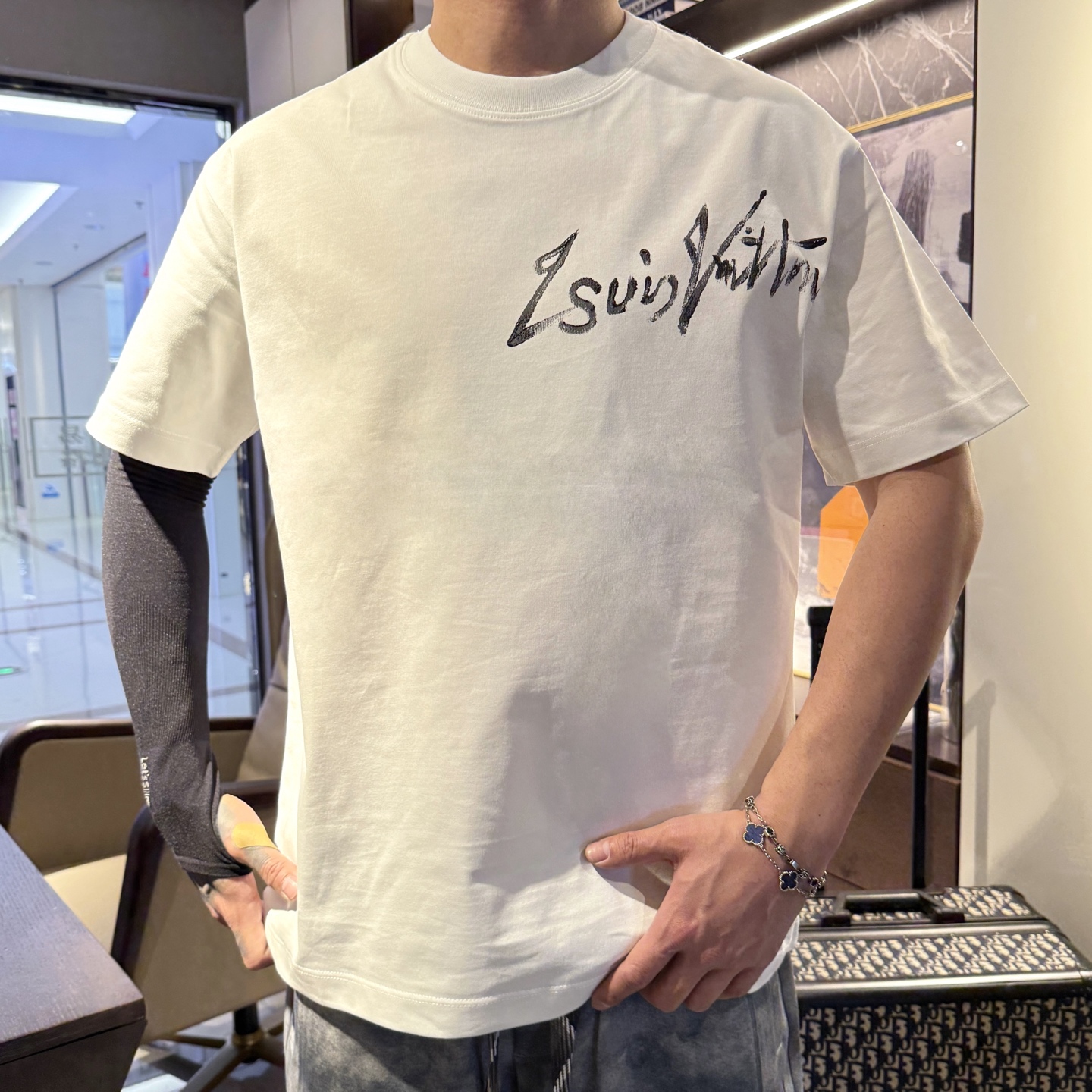 LV原單 简约刺绣Logo短袖T恤 白色百搭款| 10 LV原單 简约刺绣Logo短袖T恤 白色百搭款