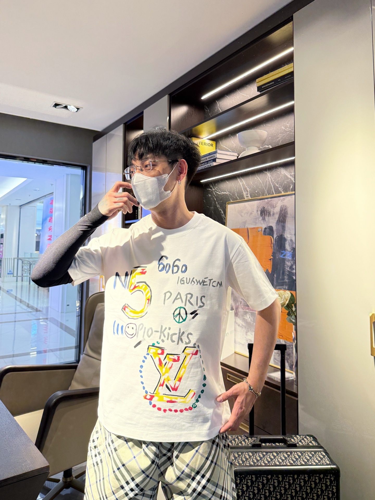 LV一比一 多元素涂鸦印花短袖T恤 白色潮流款| 14 LV一比一 多元素涂鸦印花短袖T恤 白色潮流款