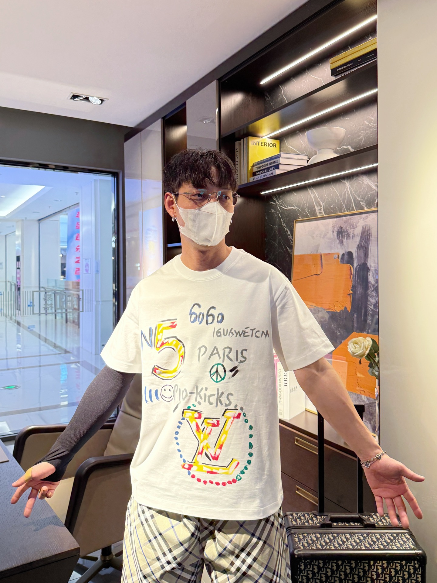 LV一比一 多元素涂鸦印花短袖T恤 白色潮流款| 13 LV一比一 多元素涂鸦印花短袖T恤 白色潮流款