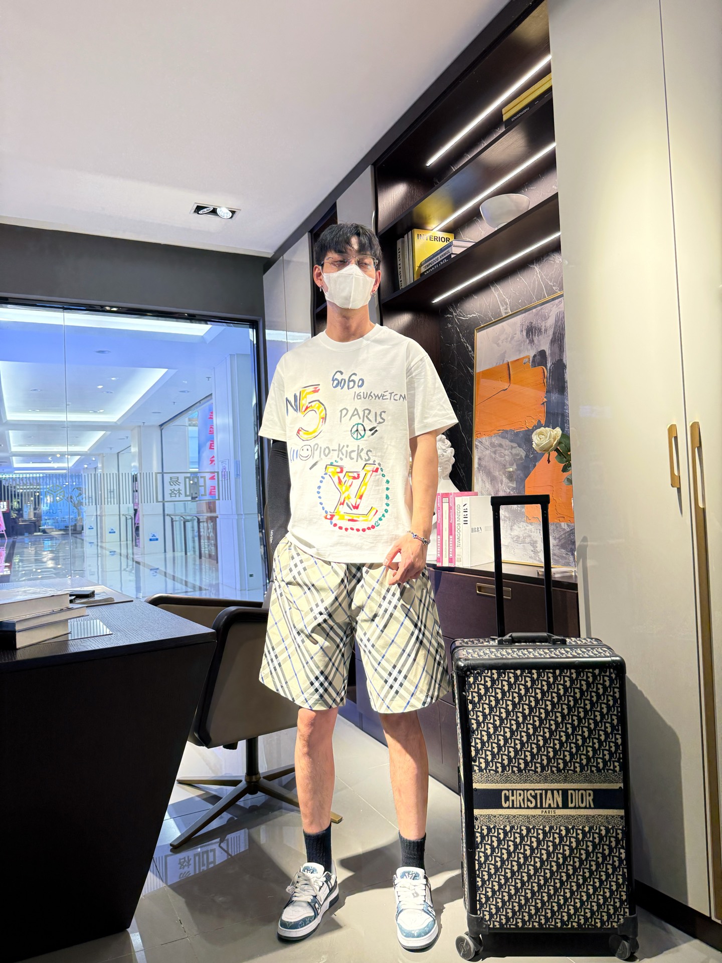 LV一比一 多元素涂鸦印花短袖T恤 白色潮流款| 9 LV一比一 多元素涂鸦印花短袖T恤 白色潮流款