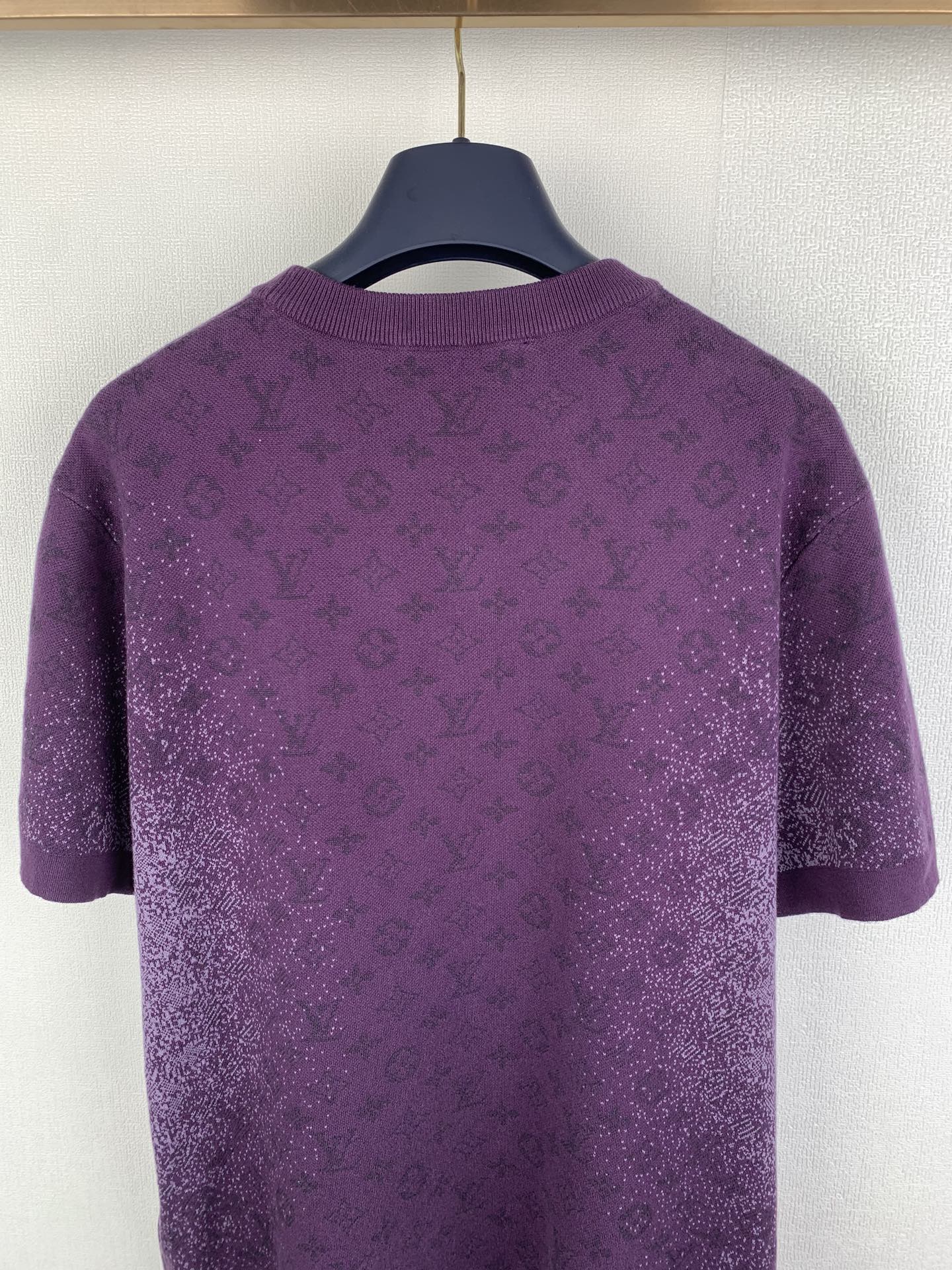 LV 高仿 漸層滿版Monogram針織短袖T恤 紫色寬鬆款| 12 LV 高仿 漸層滿版Monogram針織短袖T恤 紫色寬鬆款