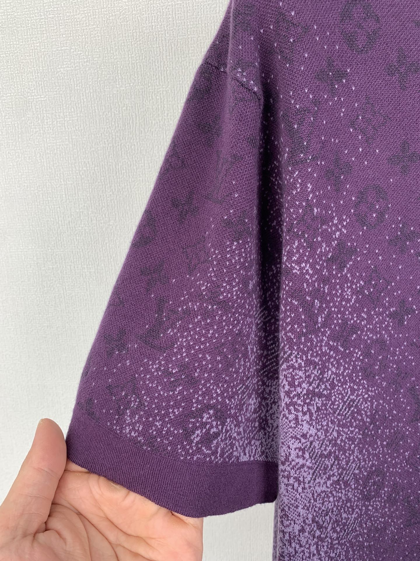 LV 高仿 漸層滿版Monogram針織短袖T恤 紫色寬鬆款| 10 LV 高仿 漸層滿版Monogram針織短袖T恤 紫色寬鬆款